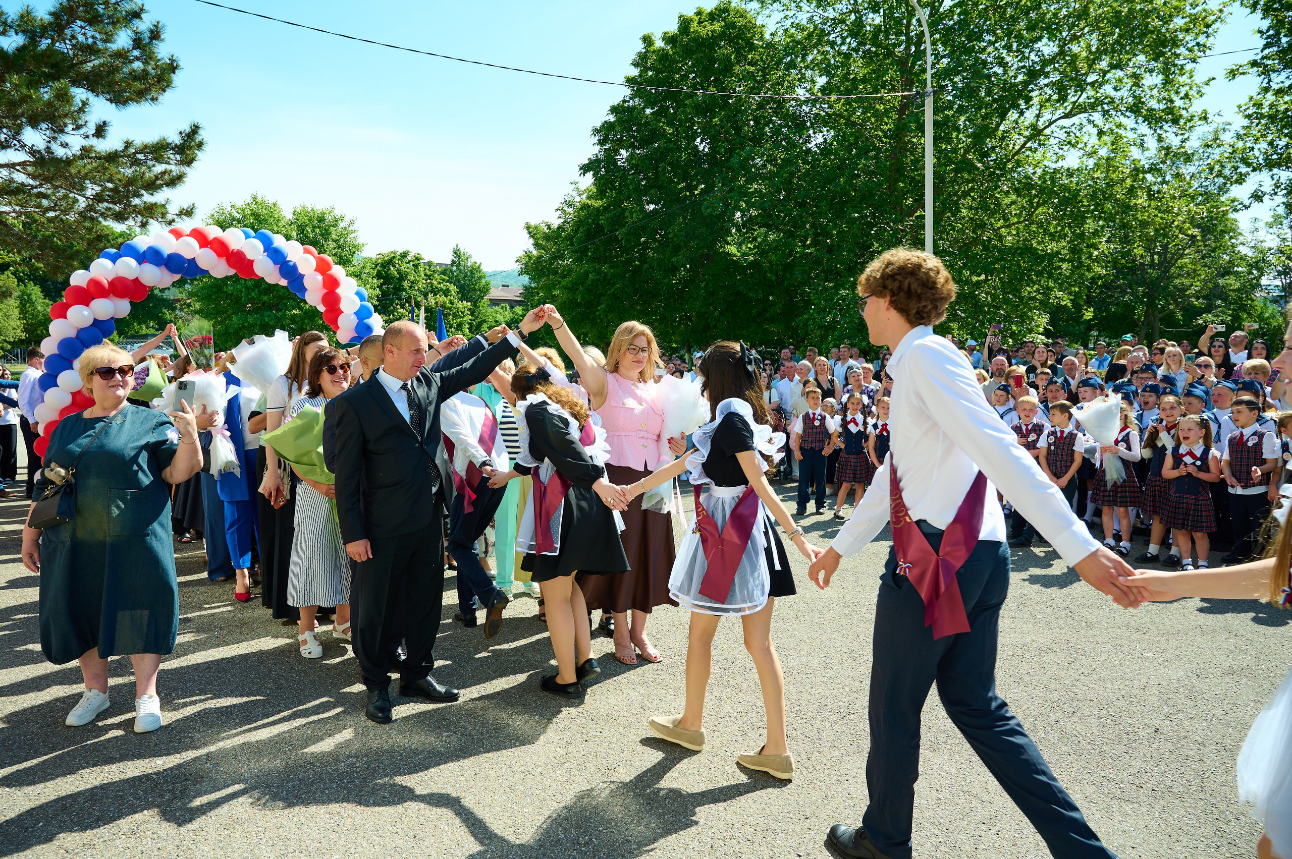 Последний звонок 2025. Жизнь курорта Кабардинка в фотографиях