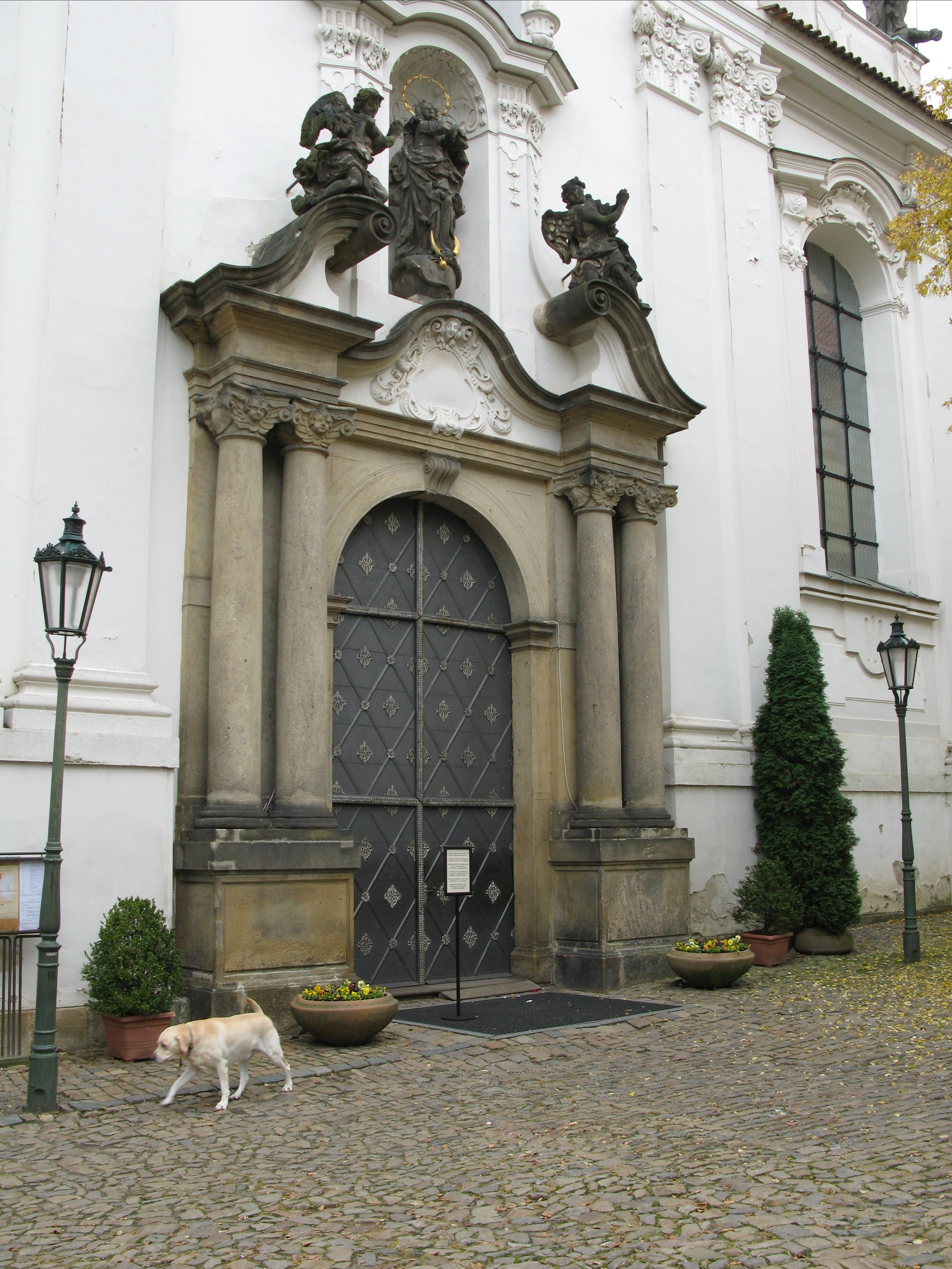 Старинные двери и окна