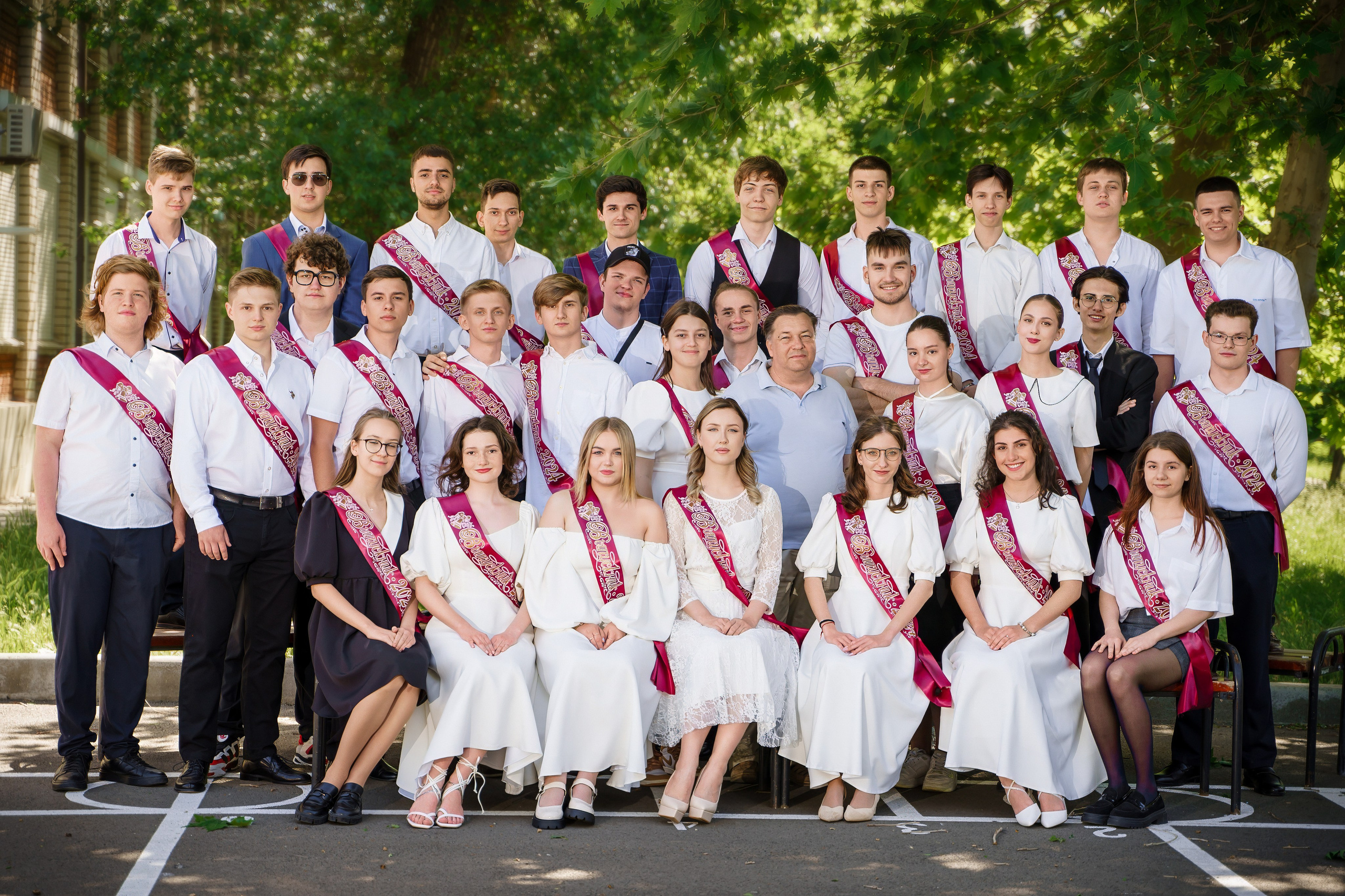 Последний звонок_Выпускники 11кл._Гимназия 18_2024 г. Фотографы из солнечного Краснодара Вадим и Надежда Митус