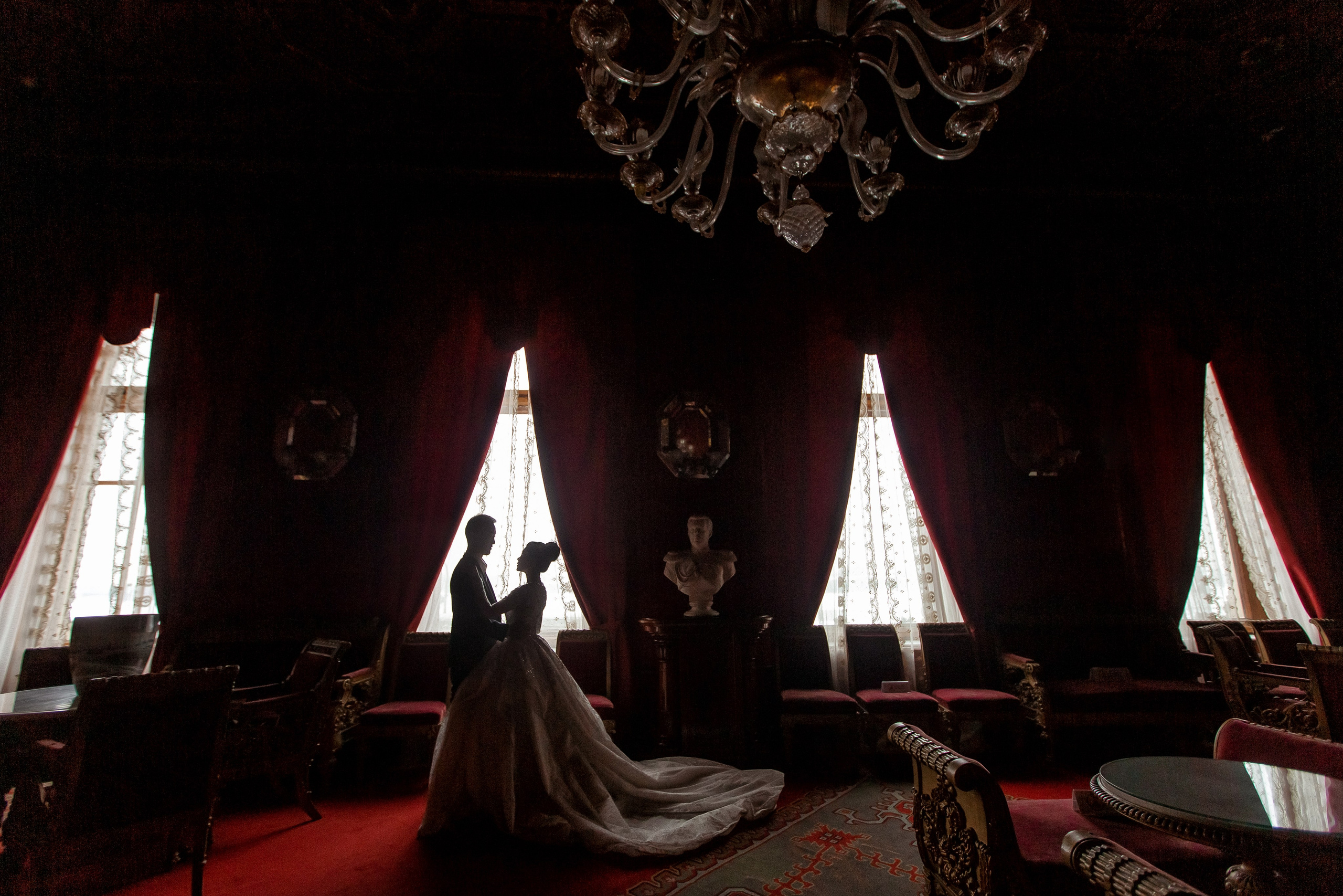 Свадебная фотосессия в Эрмитаже. Свадебный и семейный фотограф Алексей Аверин