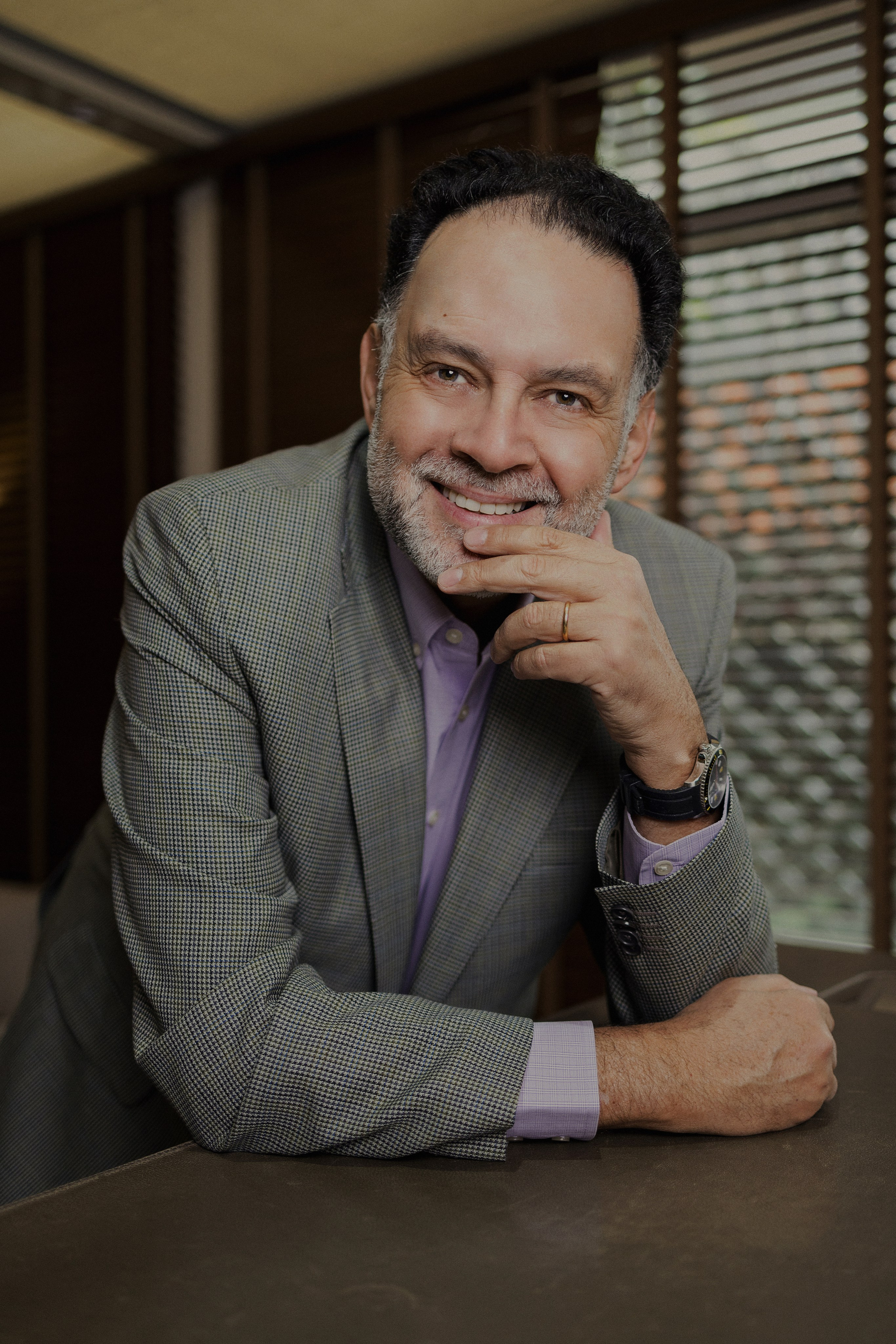 Fotografía Corporativa y Retratos Profesionales en Santiago, Chile. Retrato formal. Fotos Profesionales para LinkedIn, Empresas. Fotógrafa en Santiago, Chile | Julia Zalnova