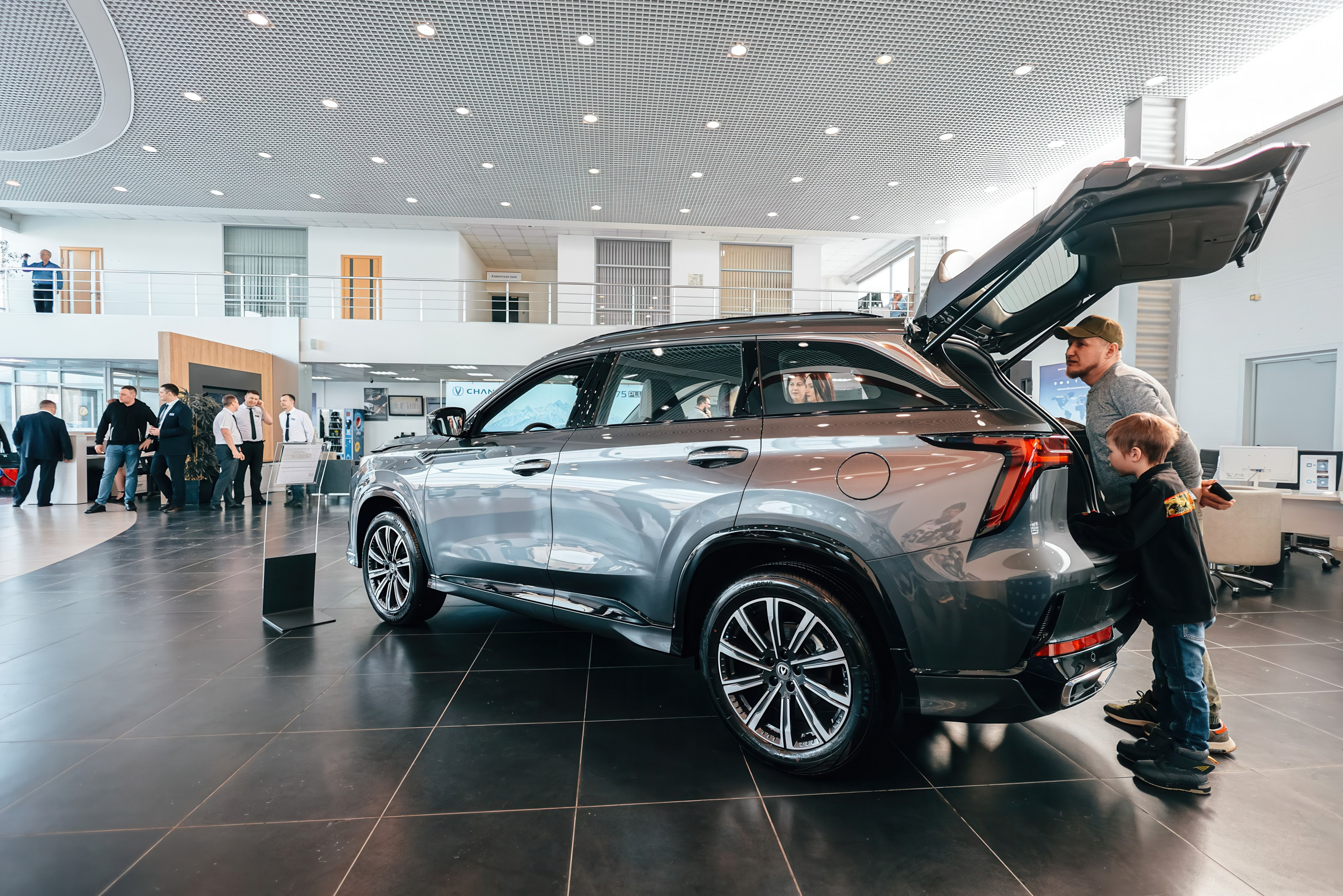 01.03 Автосалон-2000. Презентация нового ChanGan. Команда специалистов в мире фотографии и видео. Детский фотограф, семейный фотограф