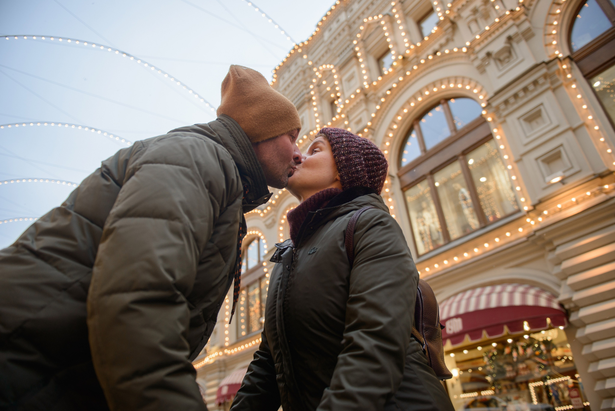 family photo shoot walking in the city. New Year Christmas photoshoot (Photographer in Edinburgh Elena Carruthers)
