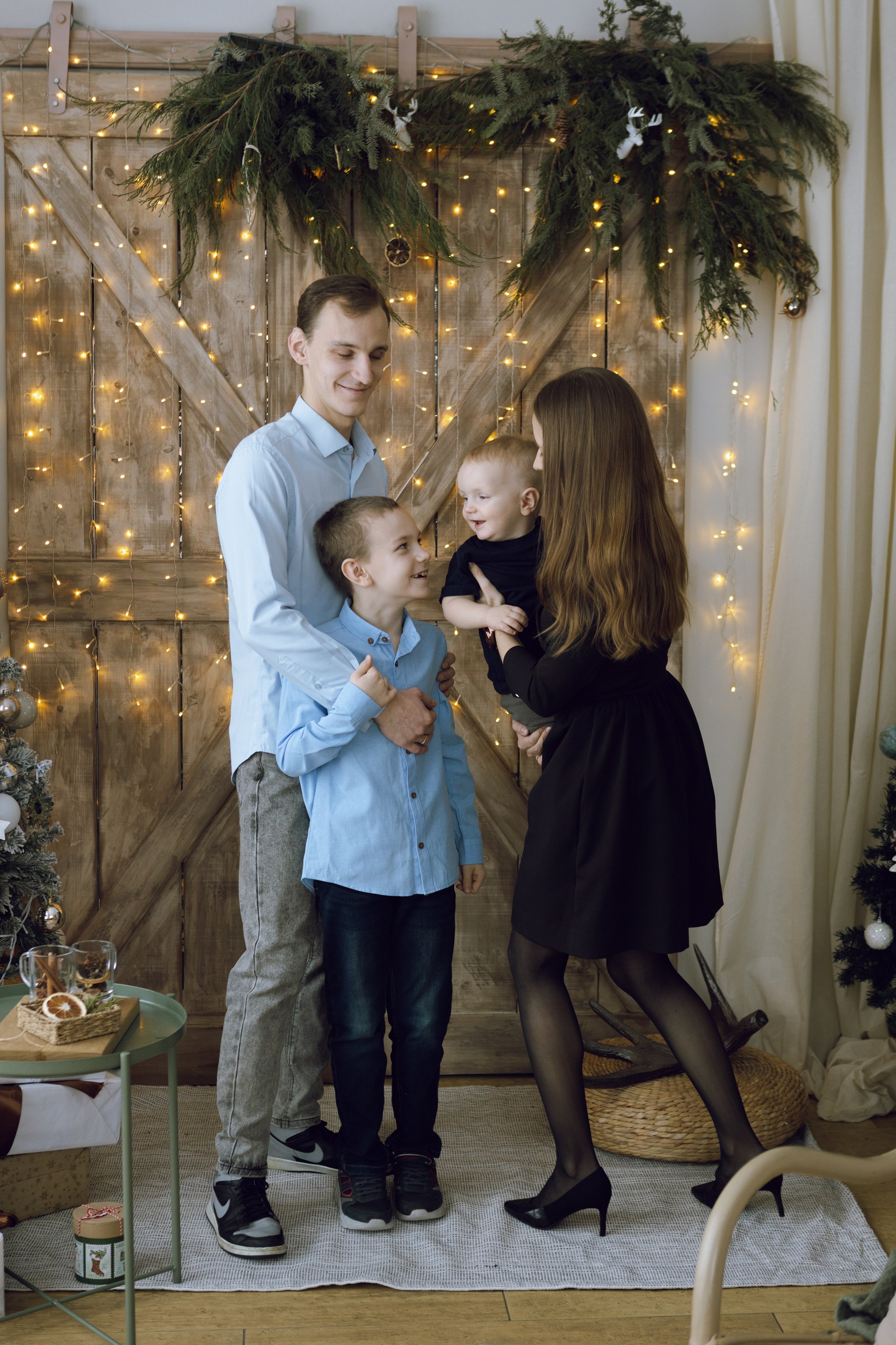 Новогодняя фотосессия. Фотограф Челябинск Эвелина Ганага, съемка для бизнеса и маркетплейсов