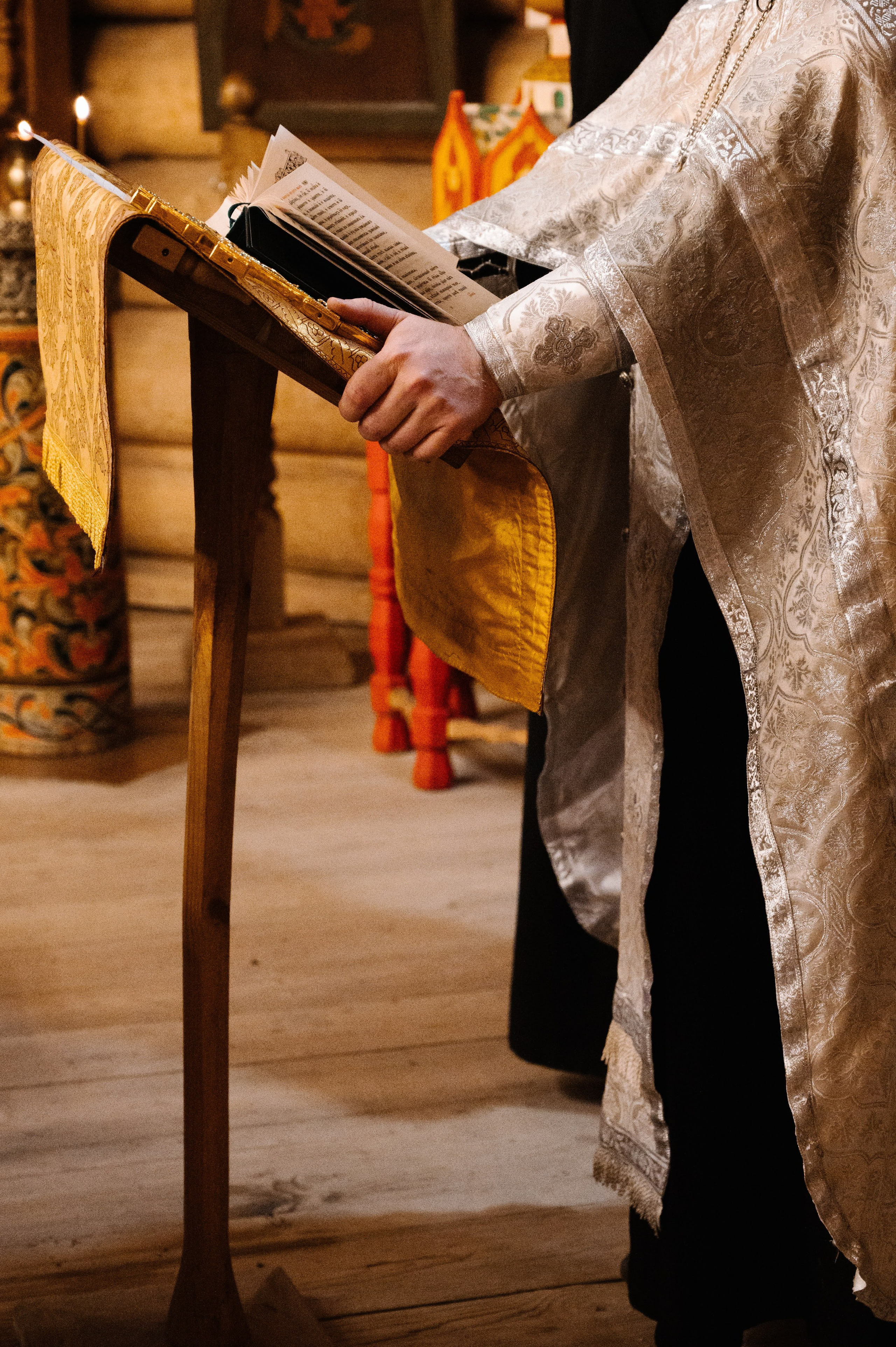 Фотосъёмка крещения в Санкт-Петербурге — Маргарита Иванова, фотограф. Профессиональный фотограф беременности в СПБ. Стильные фотосессии беременности в стиле минимализм и классическая фотография