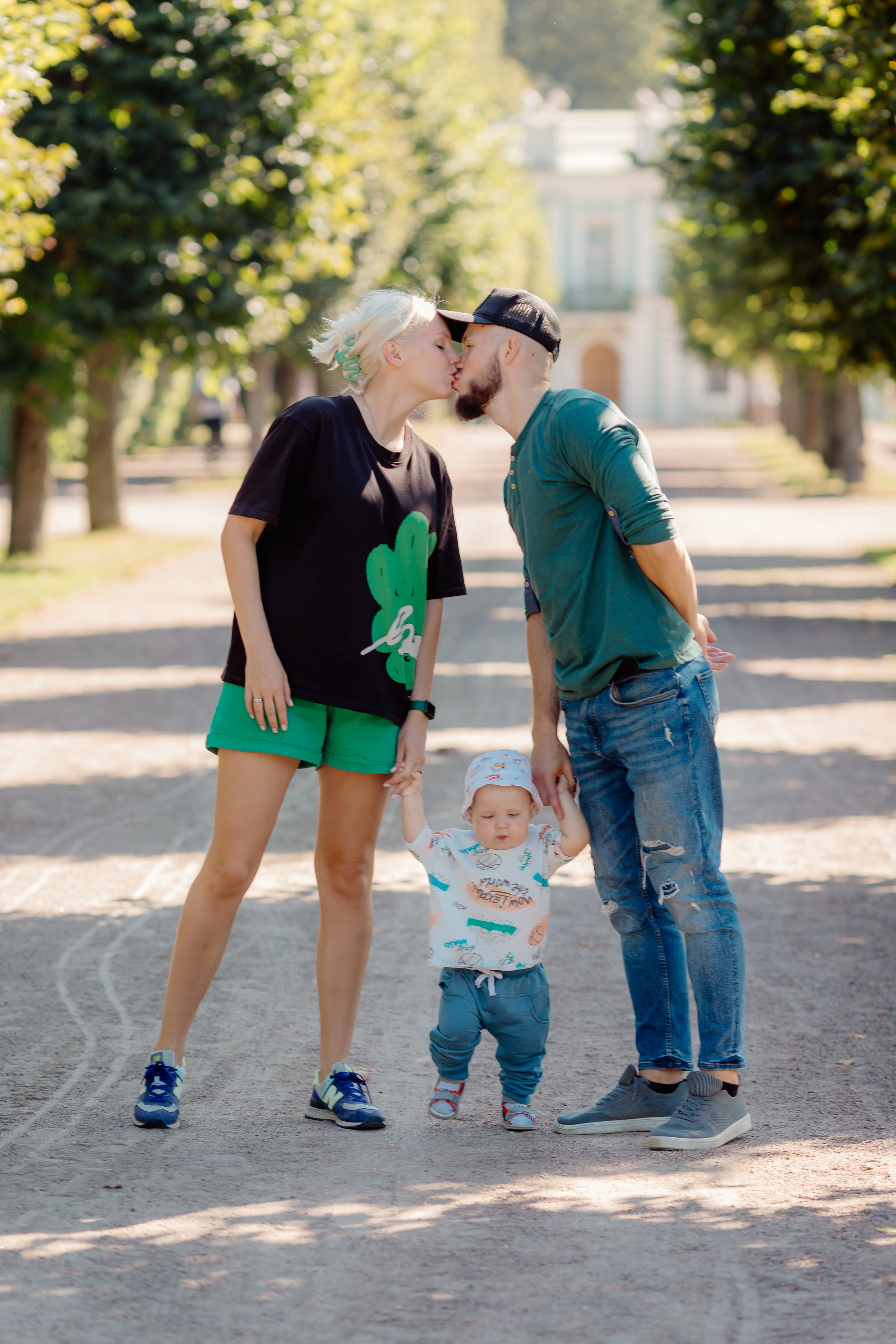 Семейная фотосессия с ребенком в парке Кусково. Свадебный фотограф Александр Абрамов Москва / Зеленоград