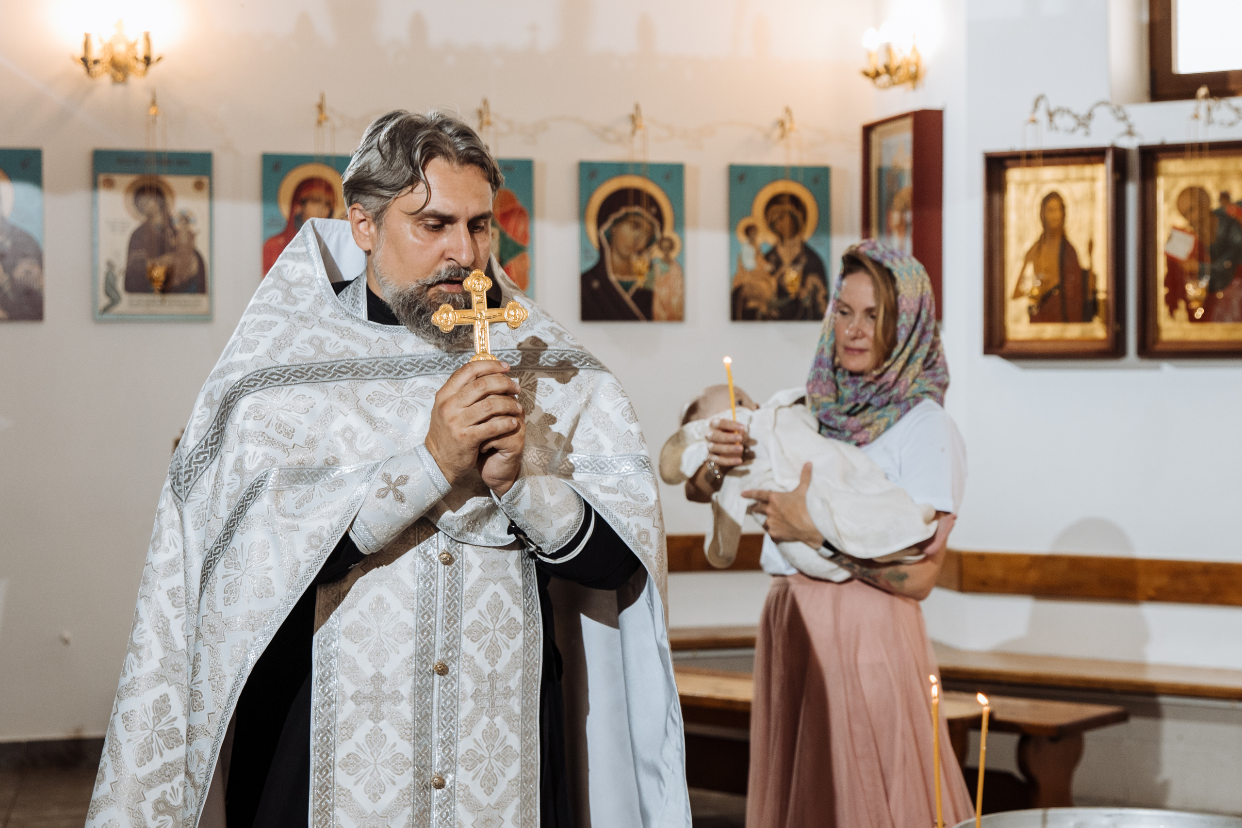 Талантливый фотограф на крещение в Храме Георгия Победоносца. Свадебный фотограф в Абхазии, Сухум, Гагра, Сочи