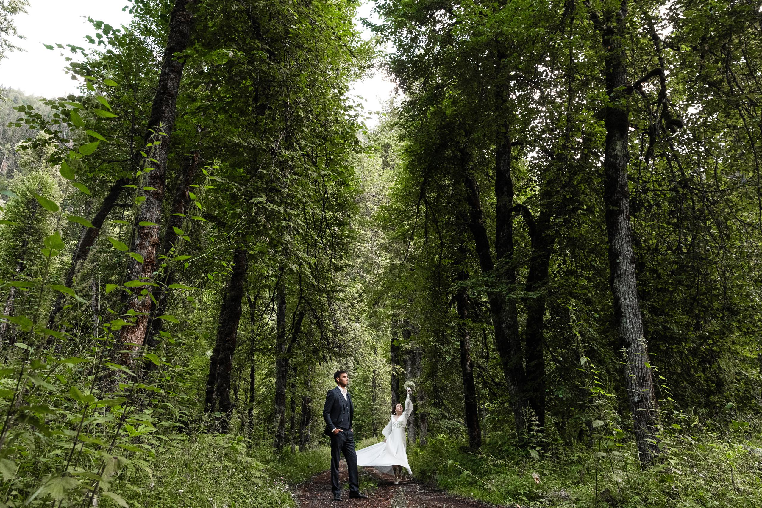 Фото озера Рица в Абхазии. Фотосессия среди гор и воды. Свадебный фотограф в Абхазии, Сухум, Гагра, Сочи