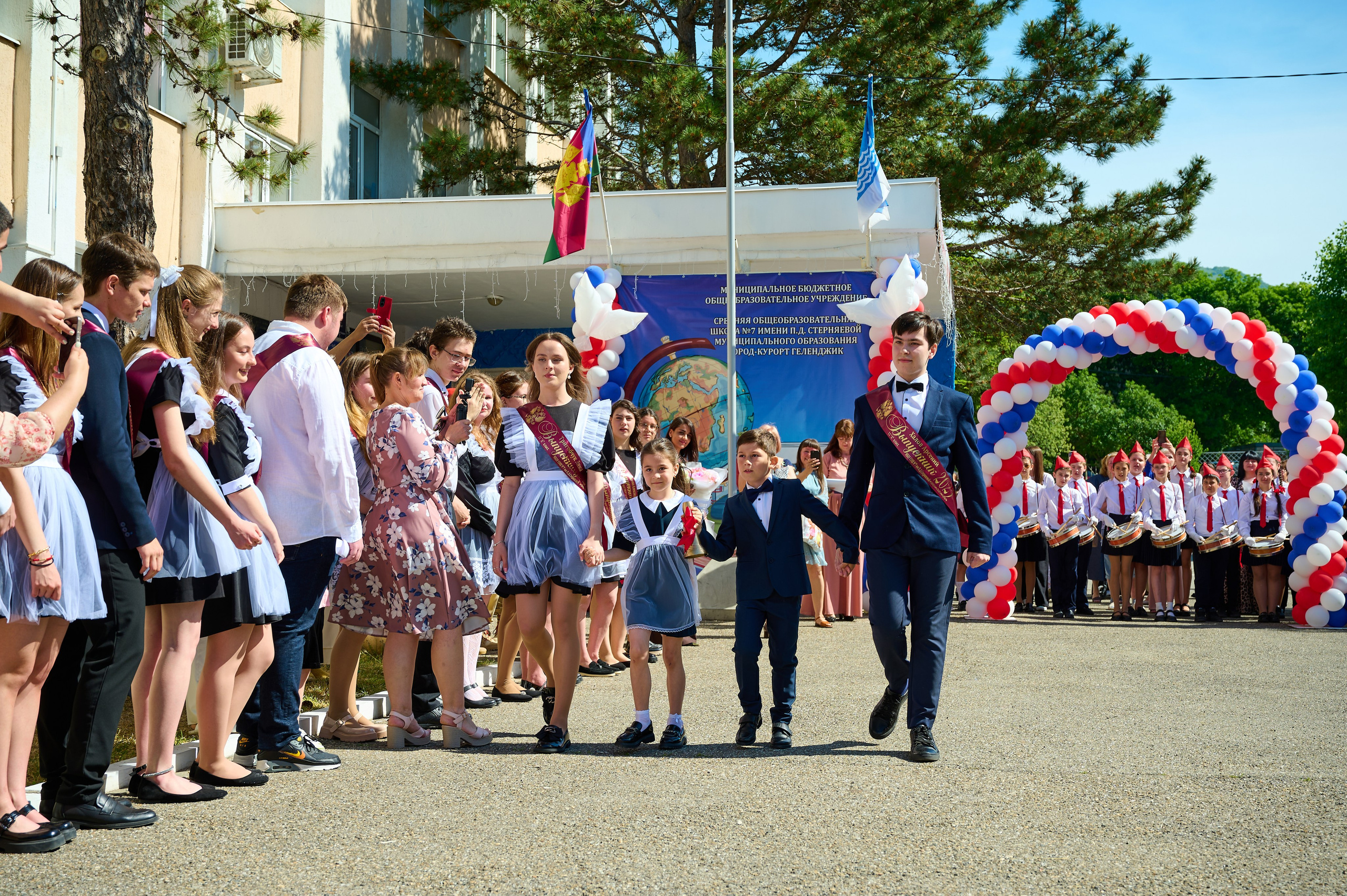 Последний звонок 2025. Жизнь курорта Кабардинка в фотографиях