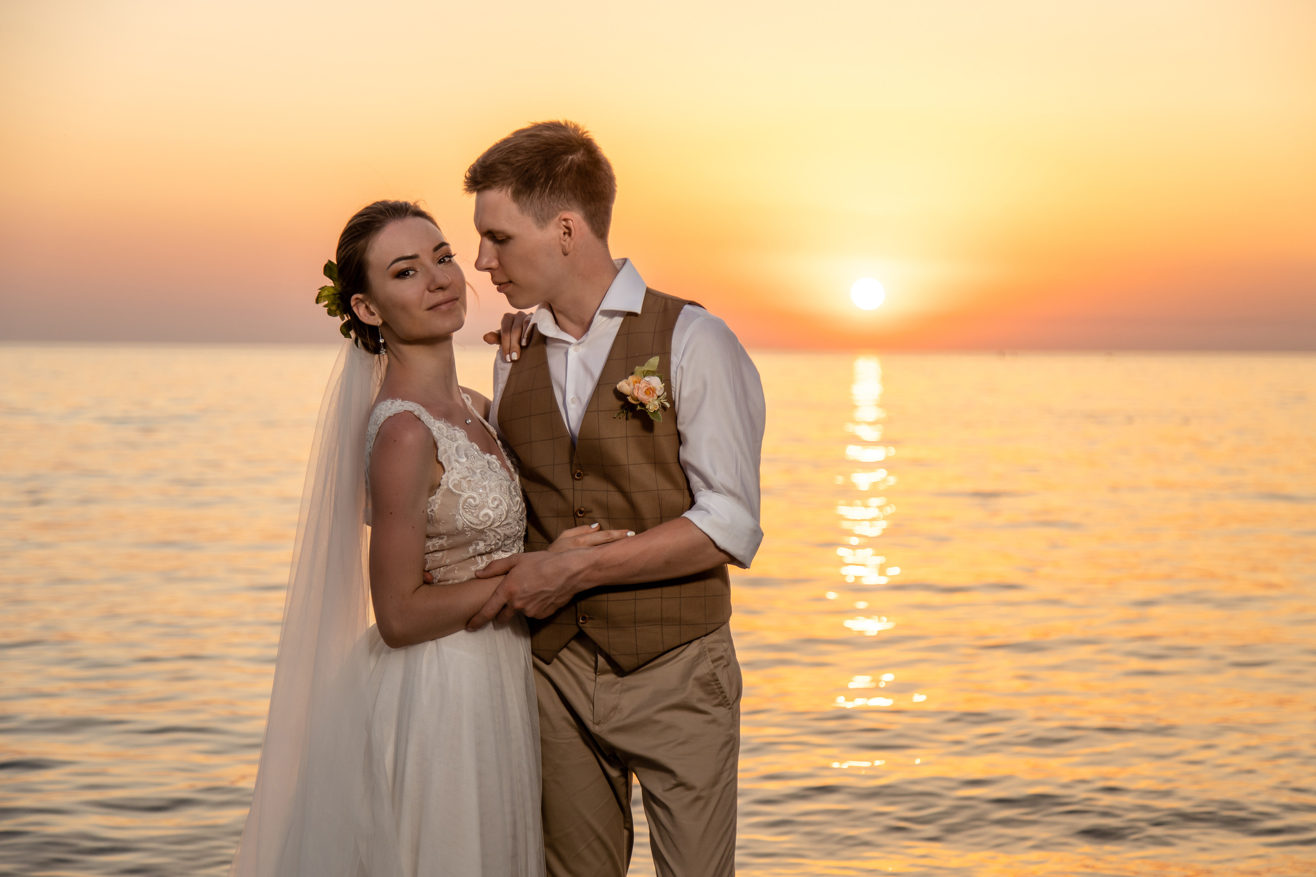 Невеста и Жених на закате Сочи