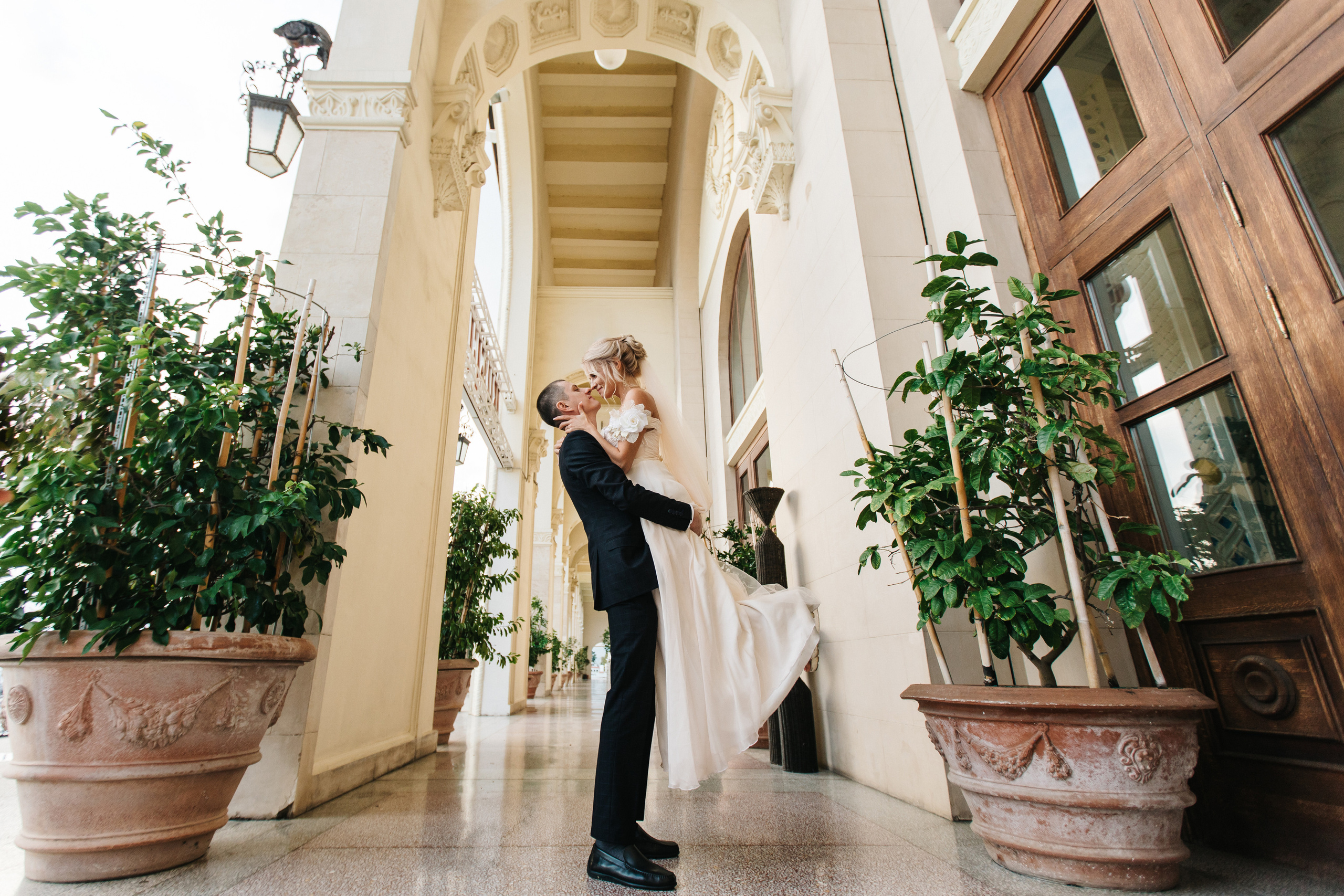 Фотосессия в честь свадьбы в морском порту Сочи.
