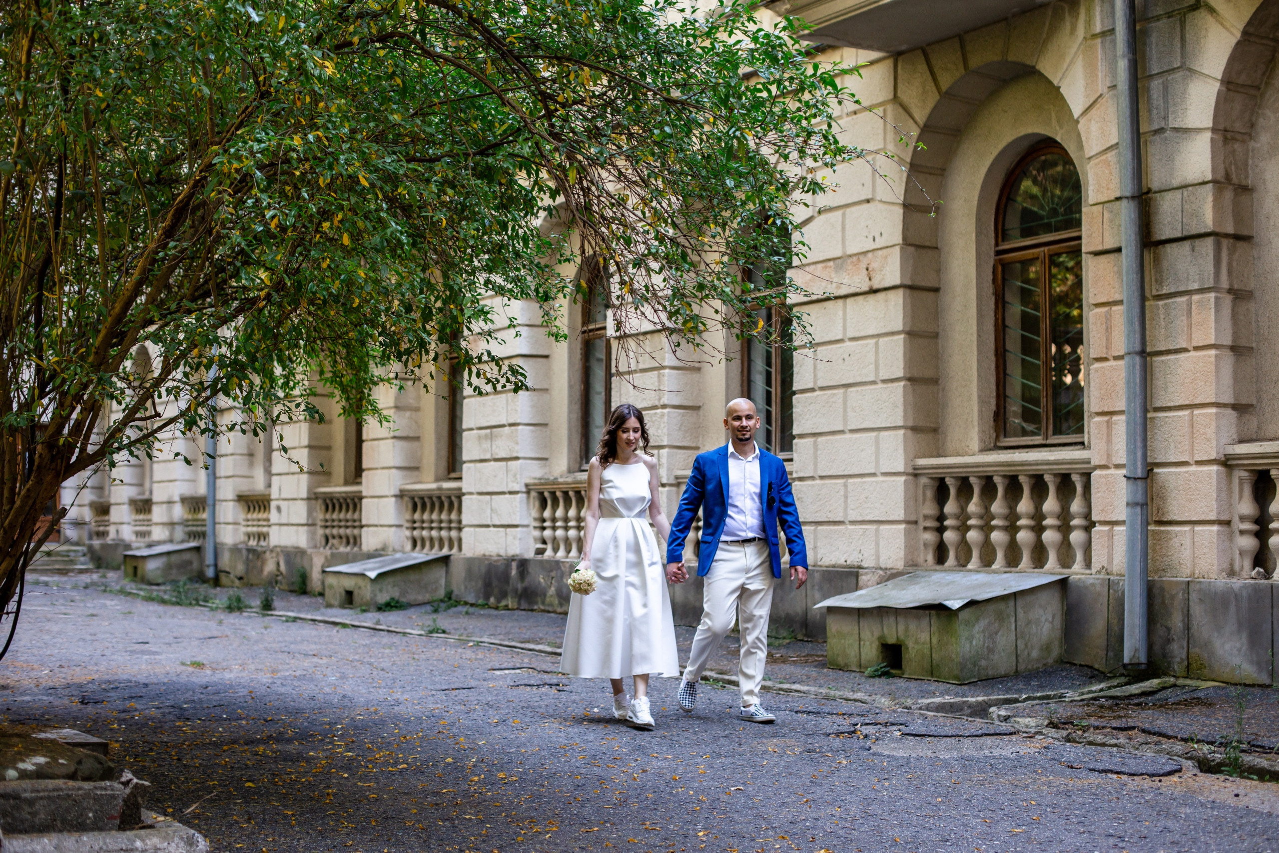 Молодожены гуляют в орджоникидзе