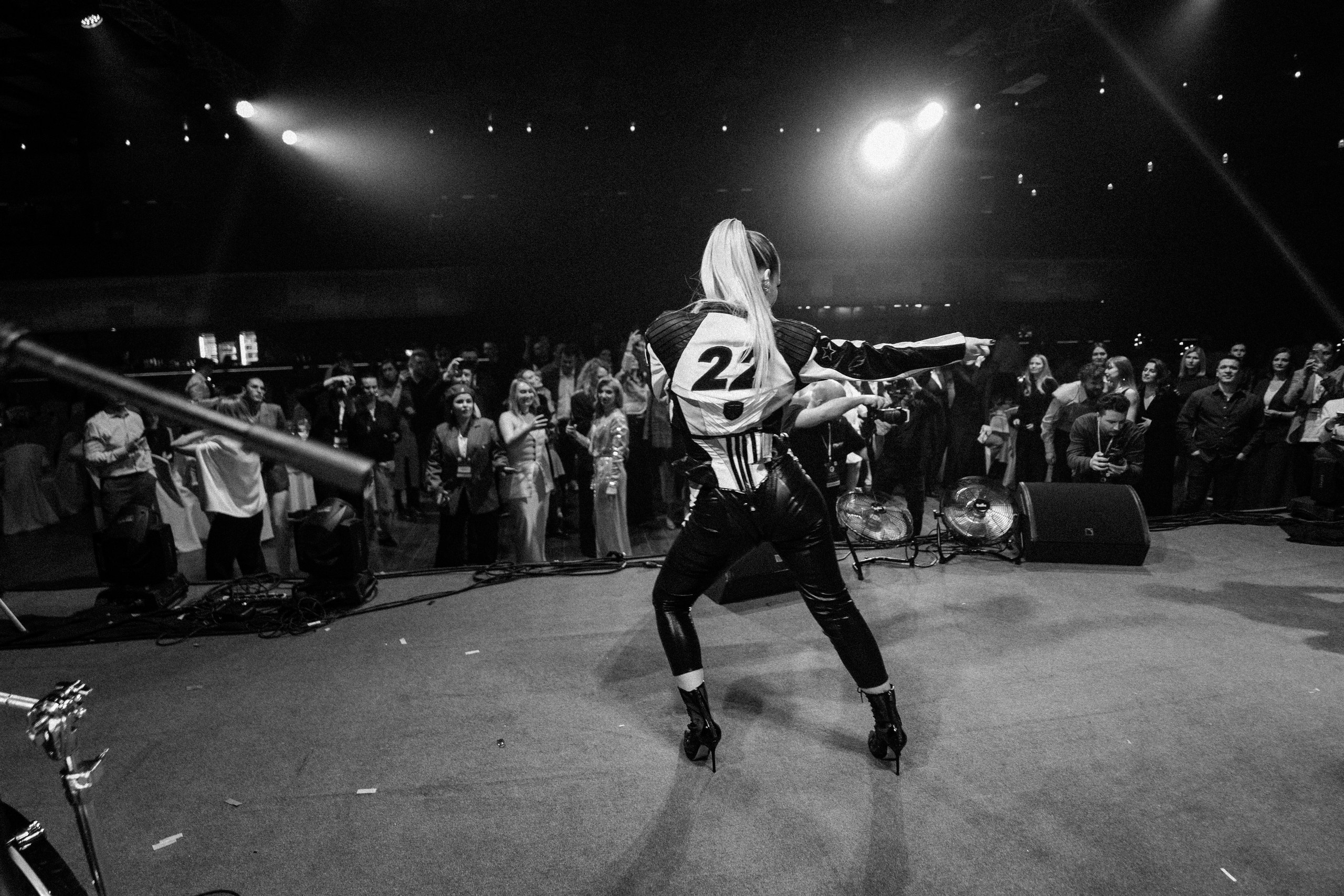 Люся Чеботина — фото с концерта. Репортажный фотограф в Москве Измалков Артем