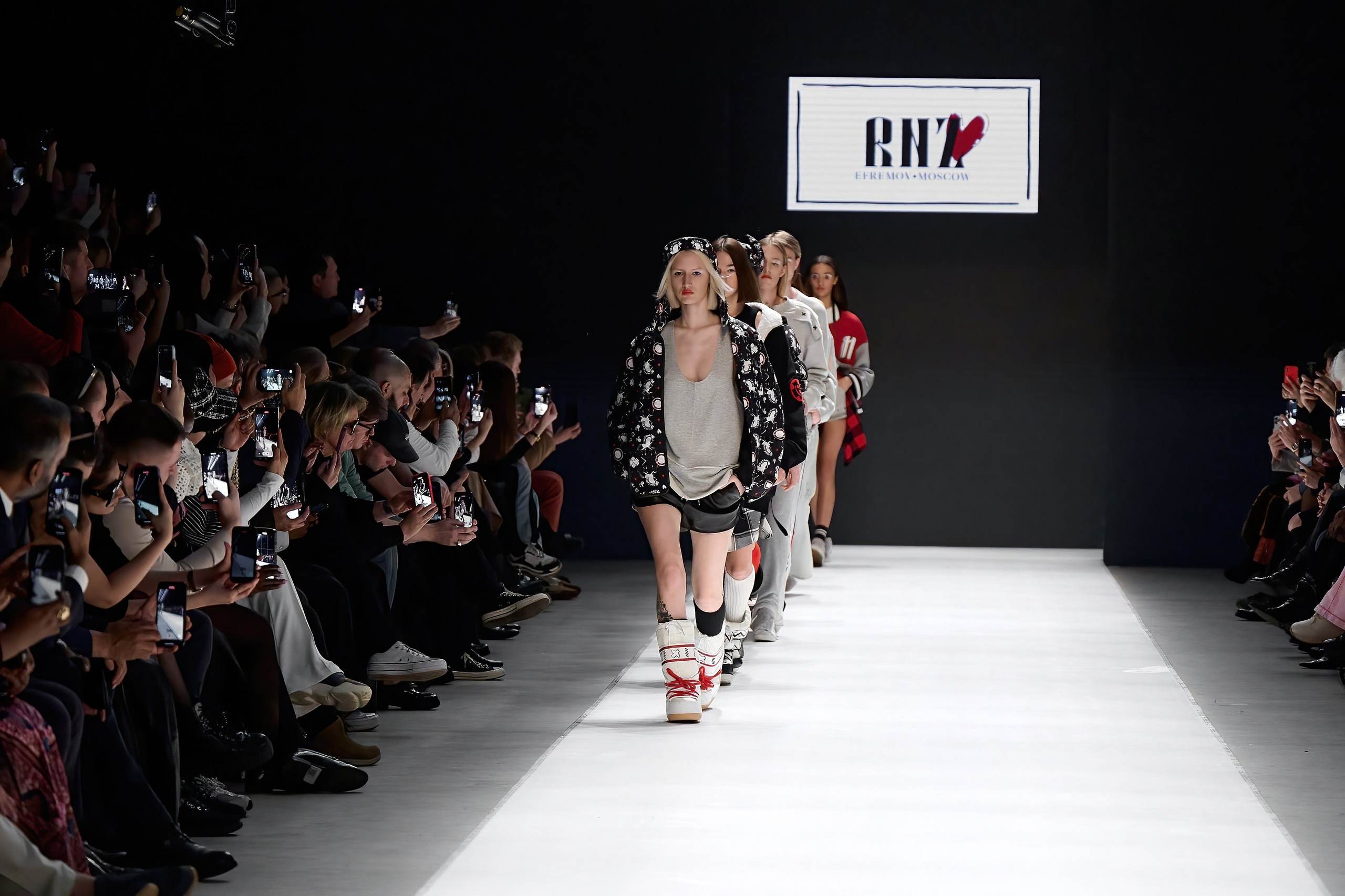 RNZ EFREMOV MOSCOW. 2024. Дима Бабушкин. Фотограф. Подиум. Репортаж. Творчество. Дорого