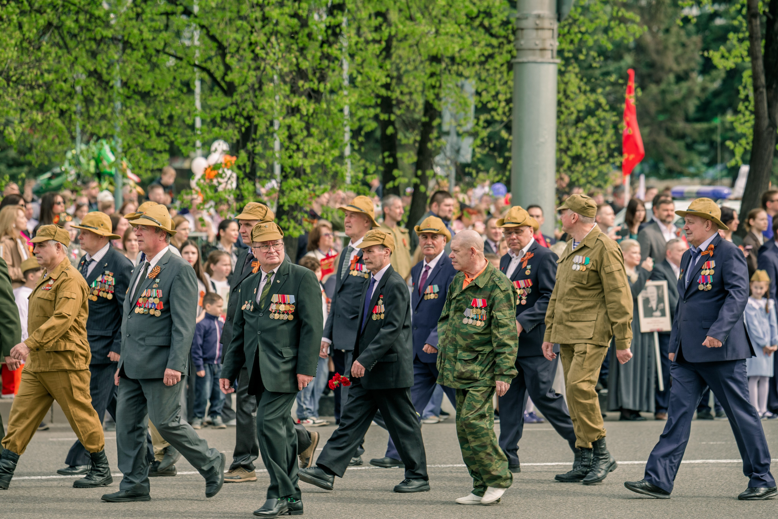 День Победы в Новокузнецке, 2025 год. Антон Непочатых — Большой мужской фотограф