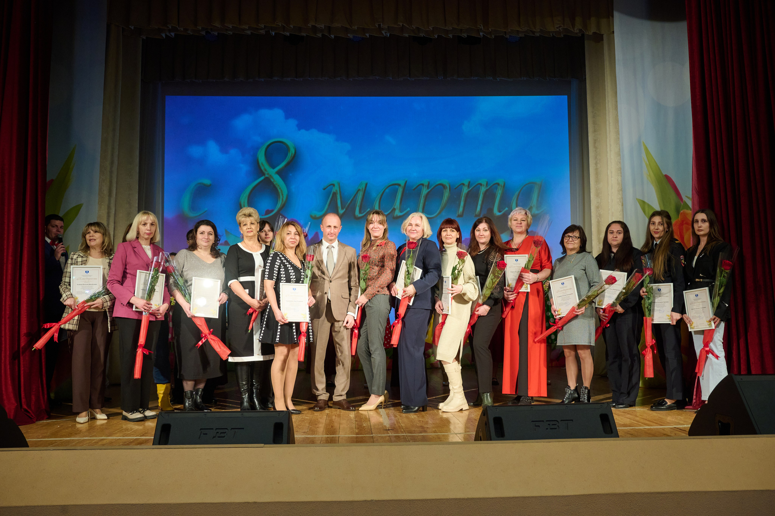 8 марта ДК Кабардинка. Жизнь курорта Кабардинка в фотографиях