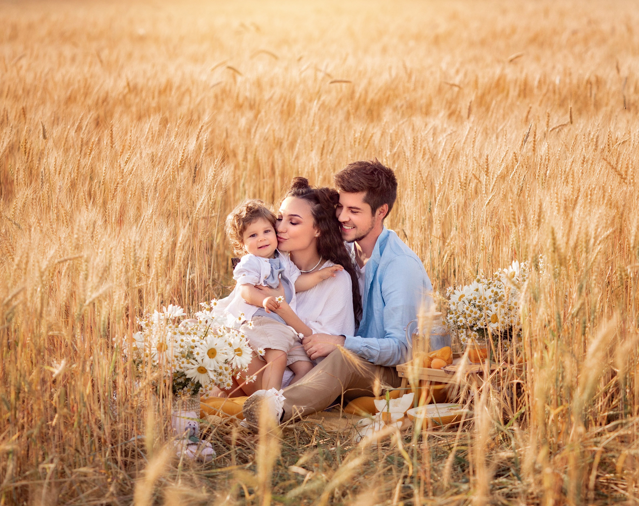 Фотосессия в Пшенице для Марии и ее семьи. Детский и семейный фотограф с животными в Москве Гурьева Надежда