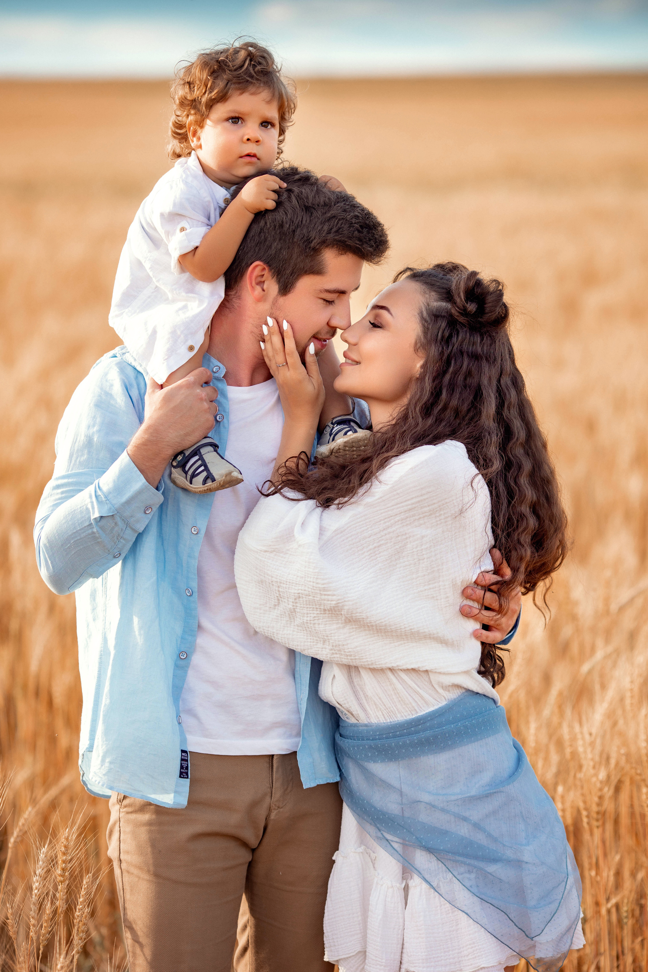 Фотосессия в Пшенице для Марии и ее семьи. Детский и семейный фотограф с животными в Москве Гурьева Надежда