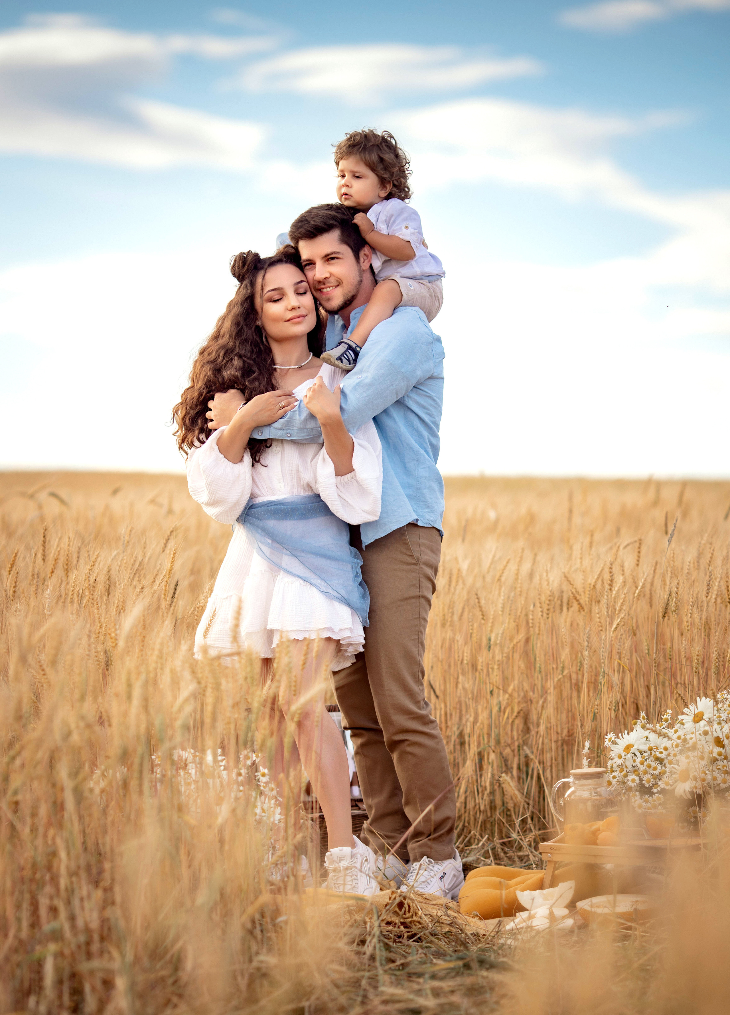 Фотосессия в Пшенице для Марии и ее семьи. Детский и семейный фотограф с животными в Москве Гурьева Надежда