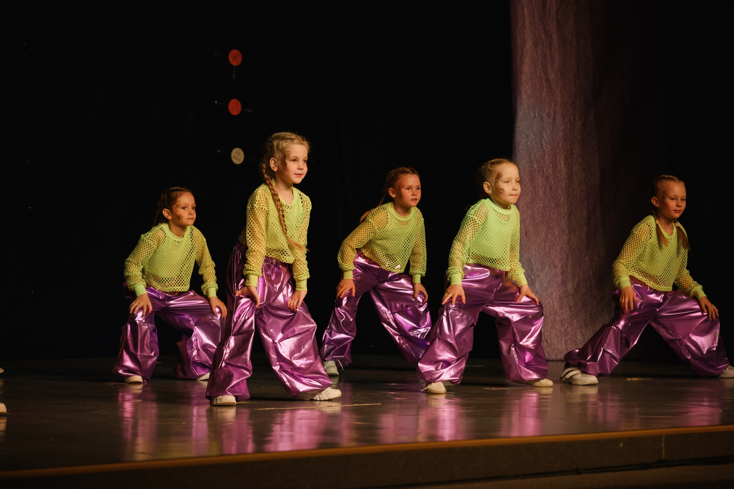 Фотосъемка отчетного концерта по танцам детей в Петропавловске-Камчатском. Яркие и эмоциональные фото детского танцевального концерта в Петропавловске-Камчатском. Профессиональная съемка выступлений детей на сцене в Петропавловске-Камчатском. Красочные и динамичные фото с концерта «Забава» в Петропавловске-Камчатском. Заказать фотосъемку детских мероприятий в Петропавловске-Камчатском.