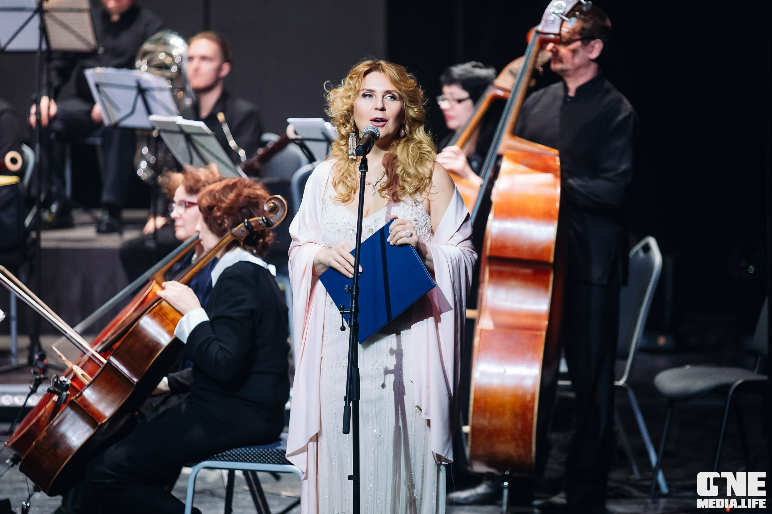 Концерт 8 марта в Янтарь холл. One Media Life: фоторепортажи, фотоотчеты с мероприятий и заведений