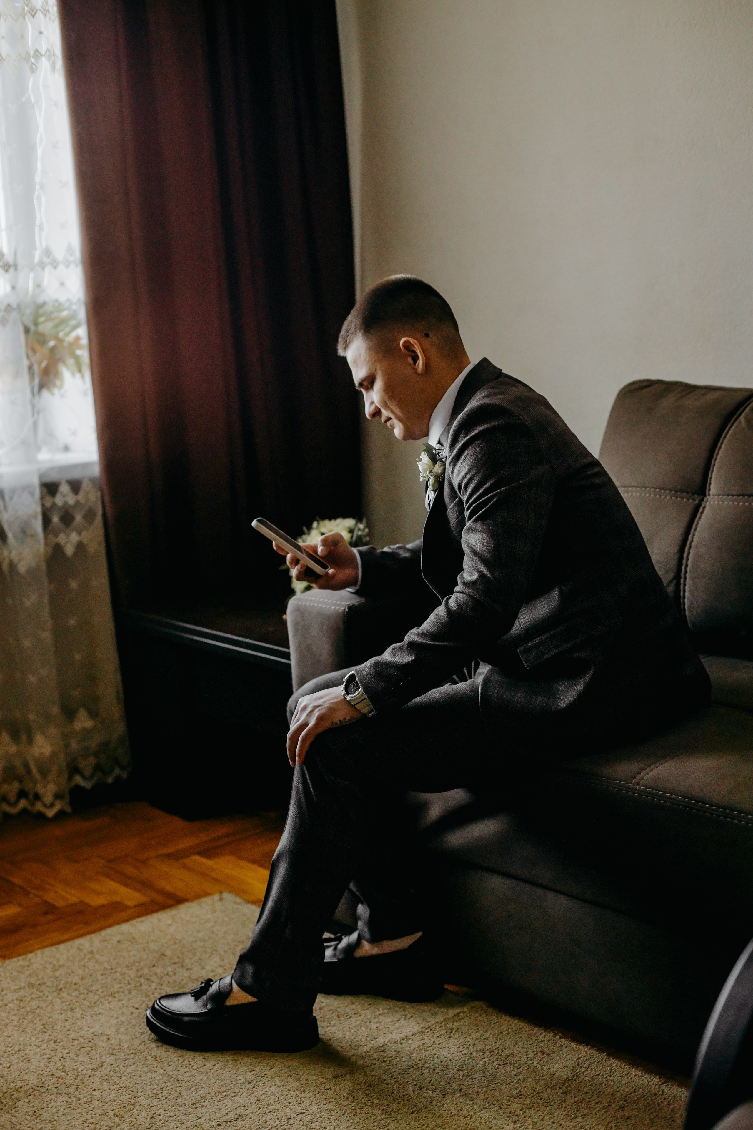 Эмоциональные моменты жениха с родителями перед свадьбой в Ставрополе