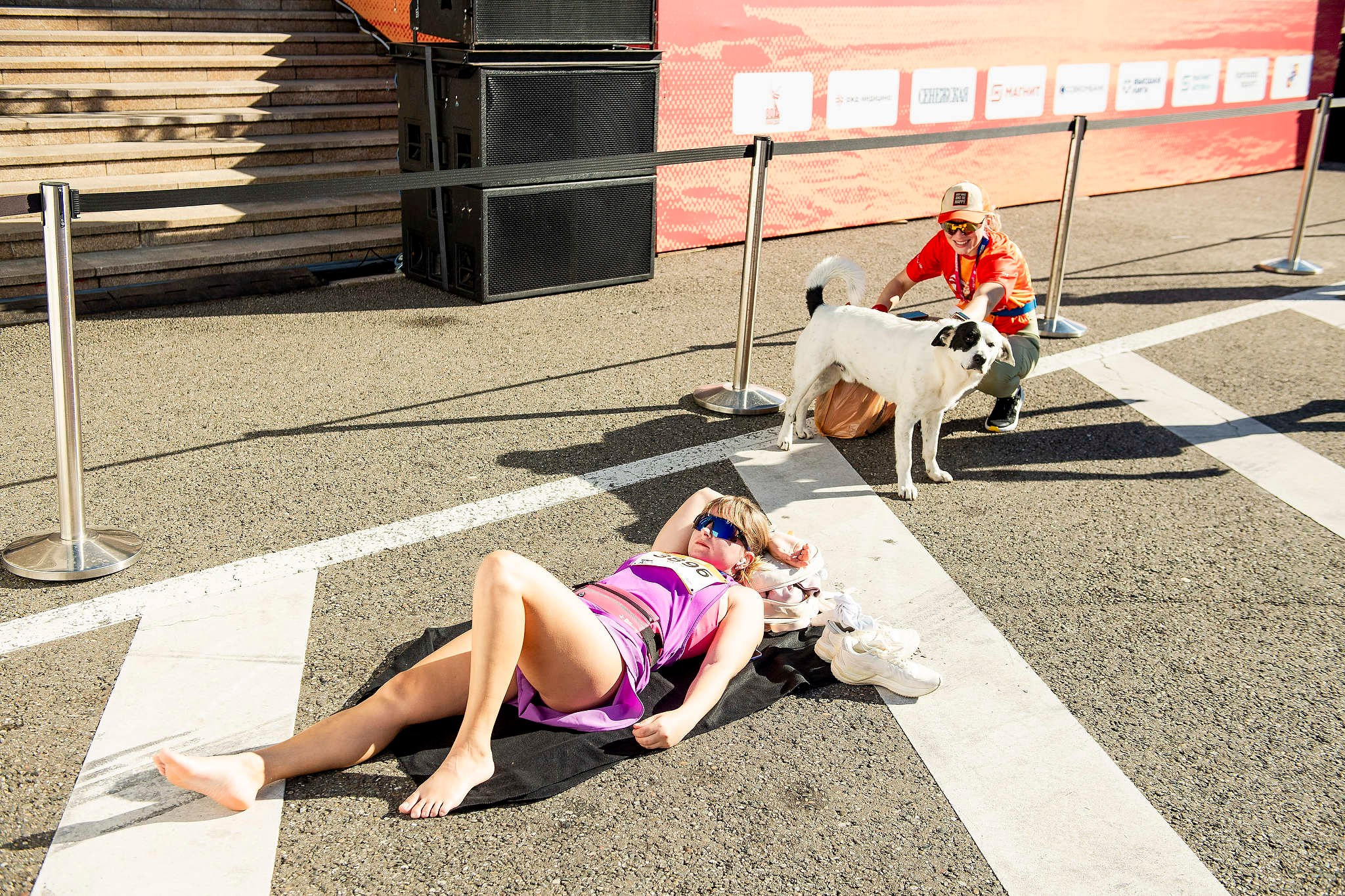 Марафонцы отдыхают после забега