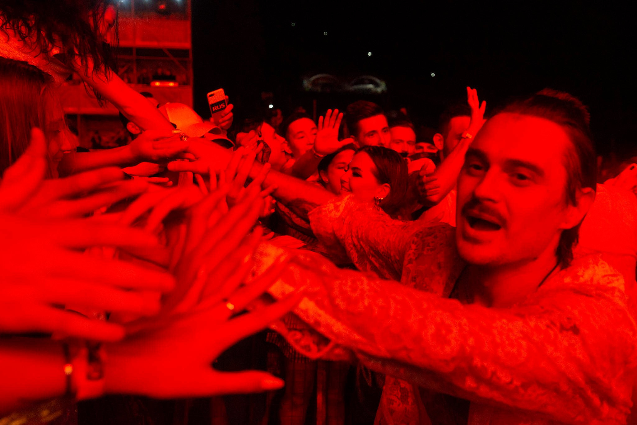 Солист группы Little big Илья Прусикин на музыкальном фестивале в Красной Поляне. Съемка для компании Мегафон в 2019 году.