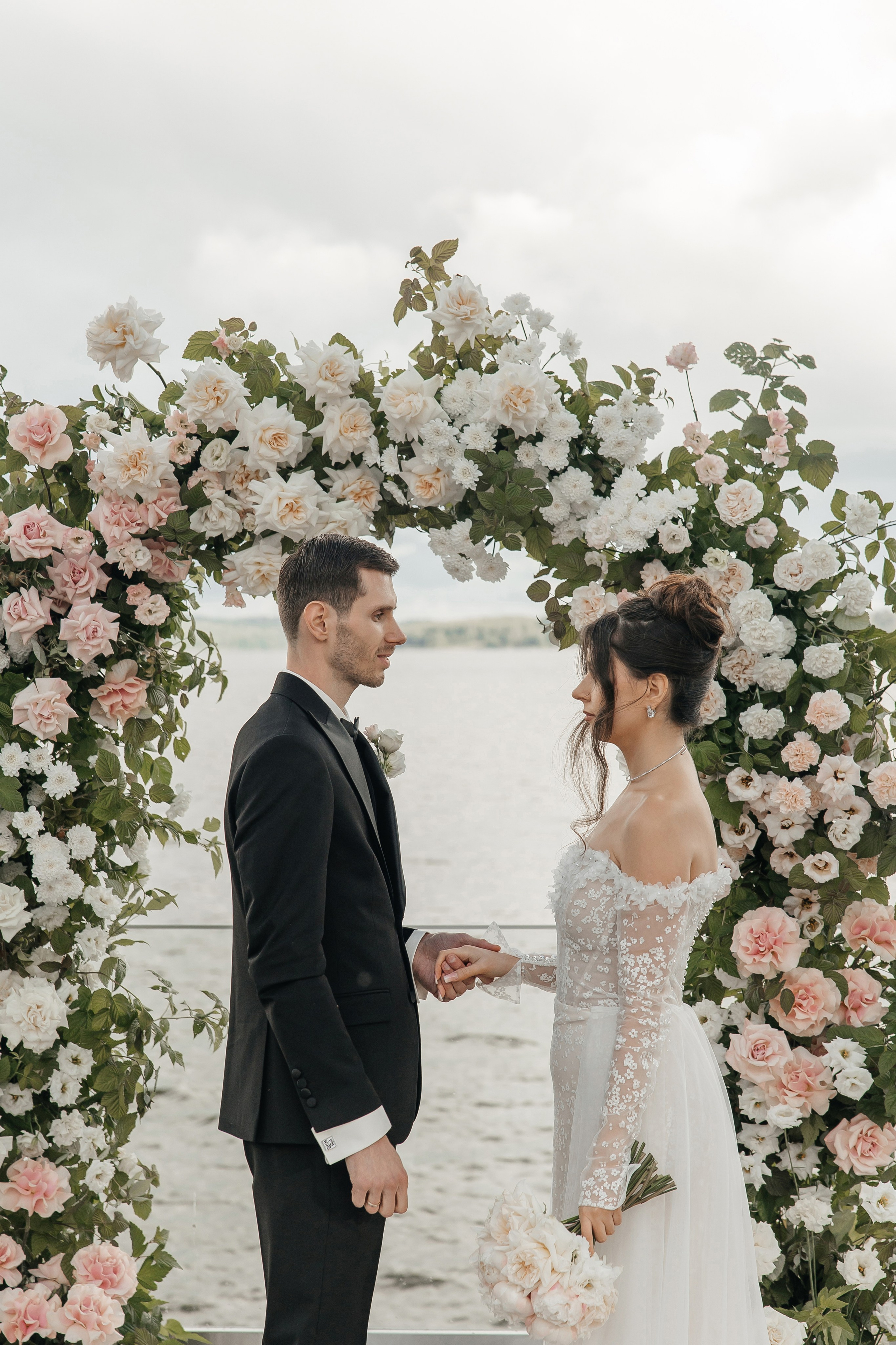 Выездная церемония на площадке THE SUN LAKE VERANDA на озере Сенеж Солнечногорск