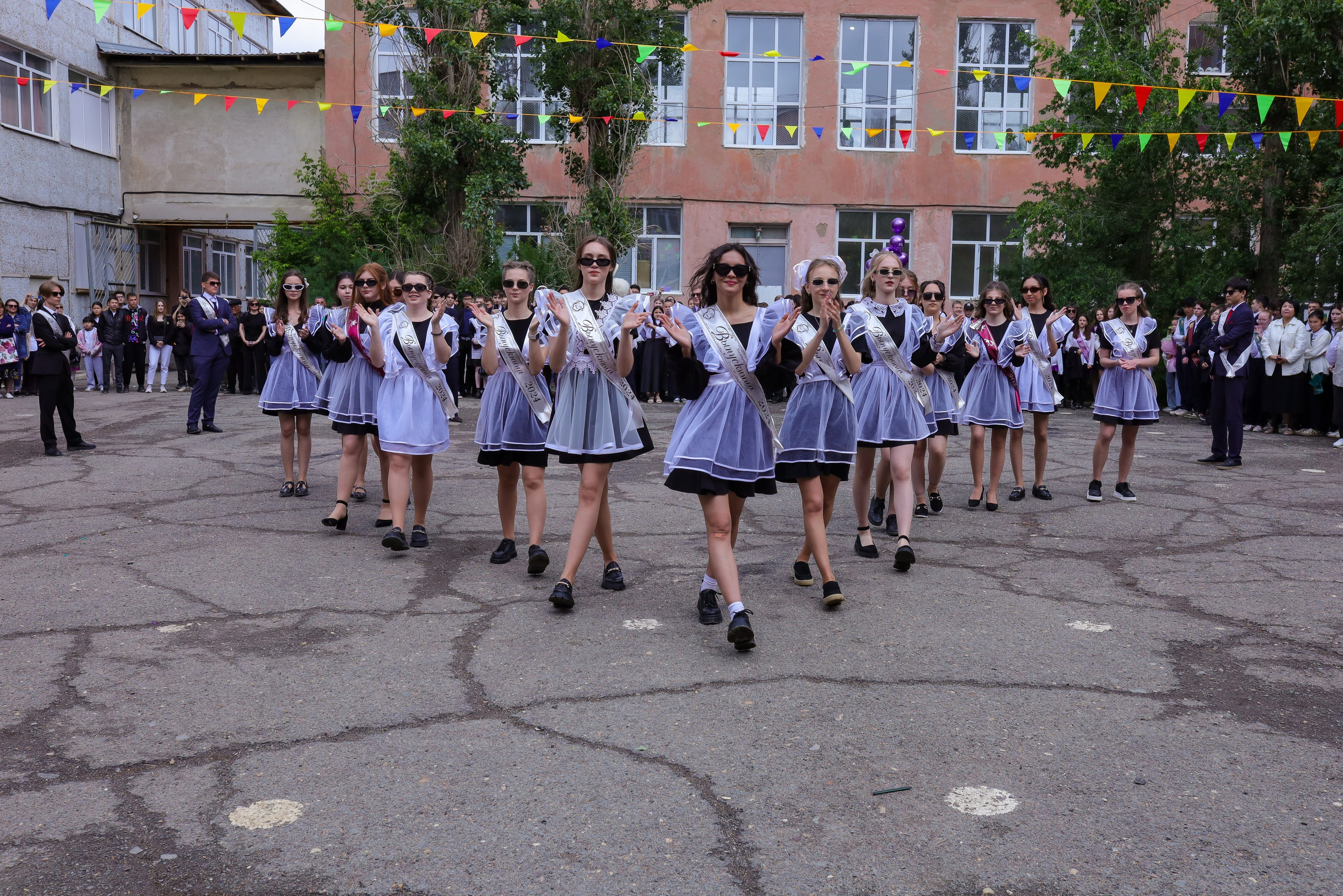 Выпускники. Фотограф в Жезказгане. Графический дизайнер