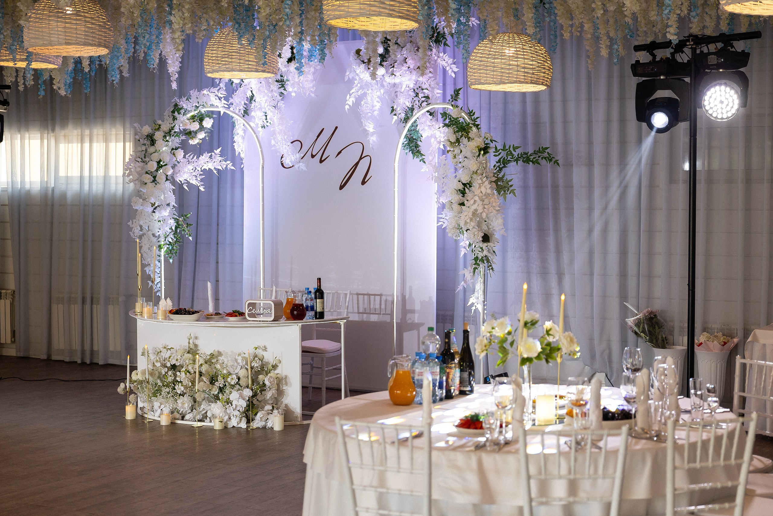 фото банкетный зал с профессиональным светом, самара сергей ярилин