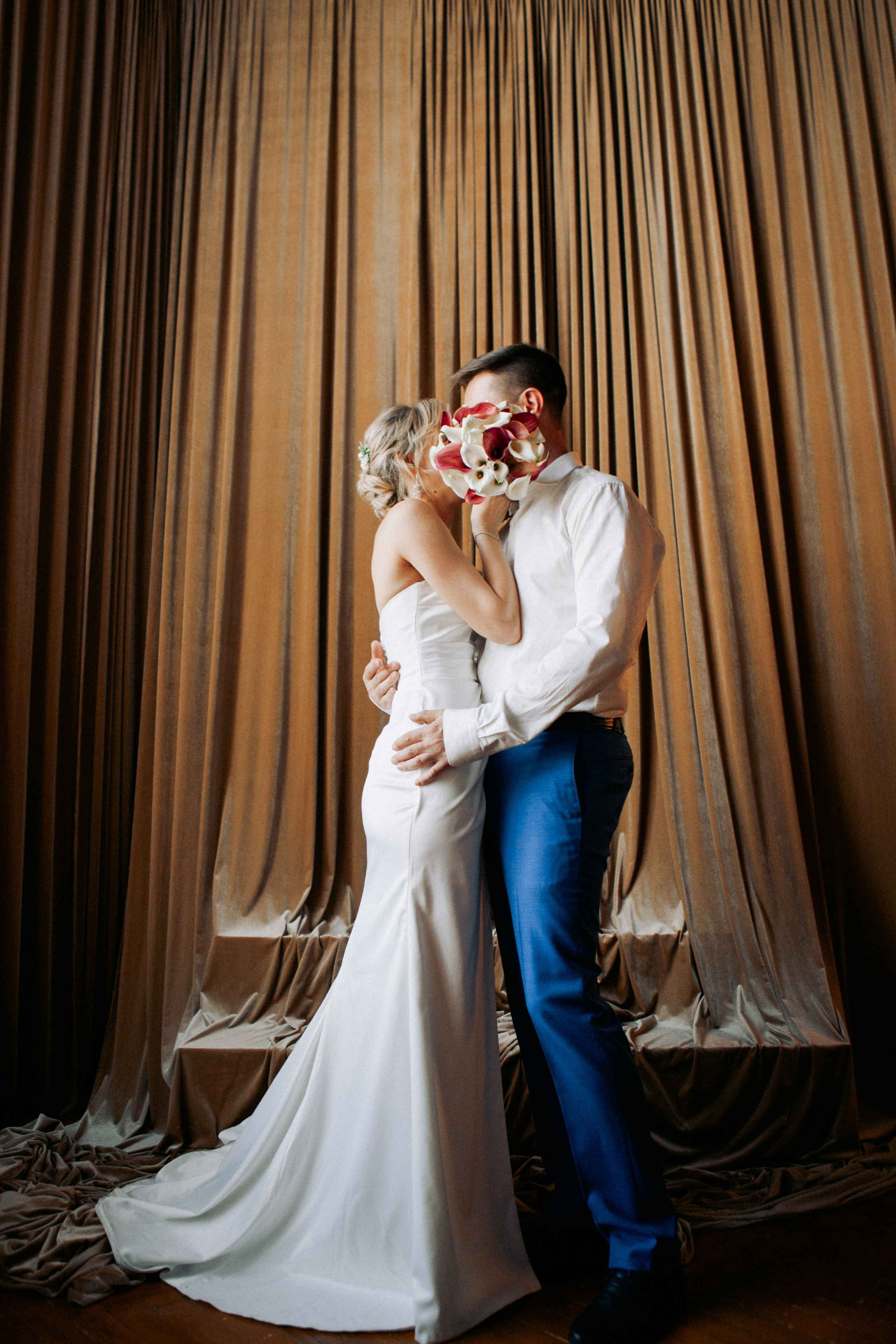 Стильная арт фотография молодоженов