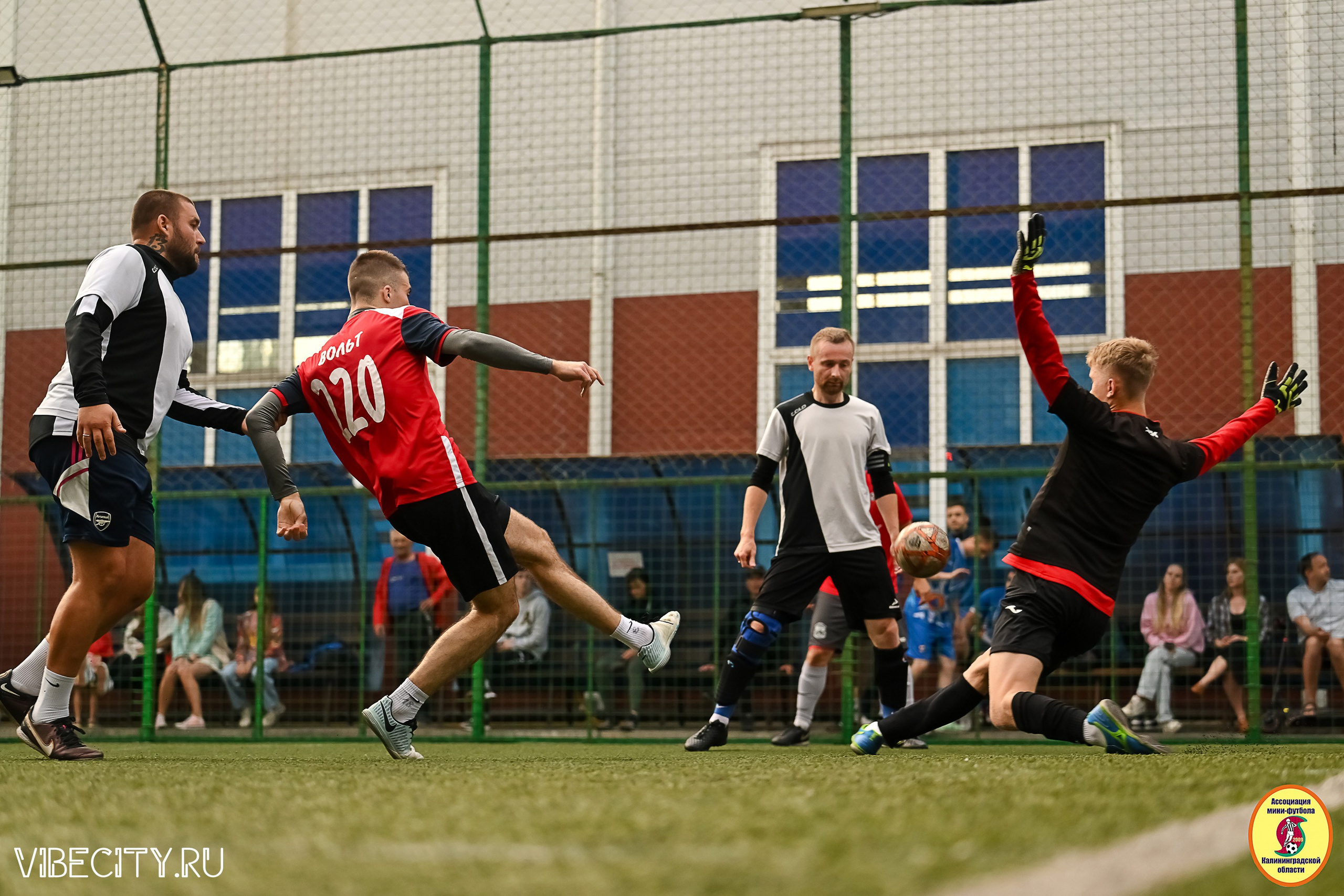 ИГРЫ МИНИ-ФУТБОЛЬНОЙ И КОРПОРАТИВНОЙ ЛИГИ. VIBECITY.RU Вайб Сити Ру Фоторепортажи Фотоотчеты Калининград