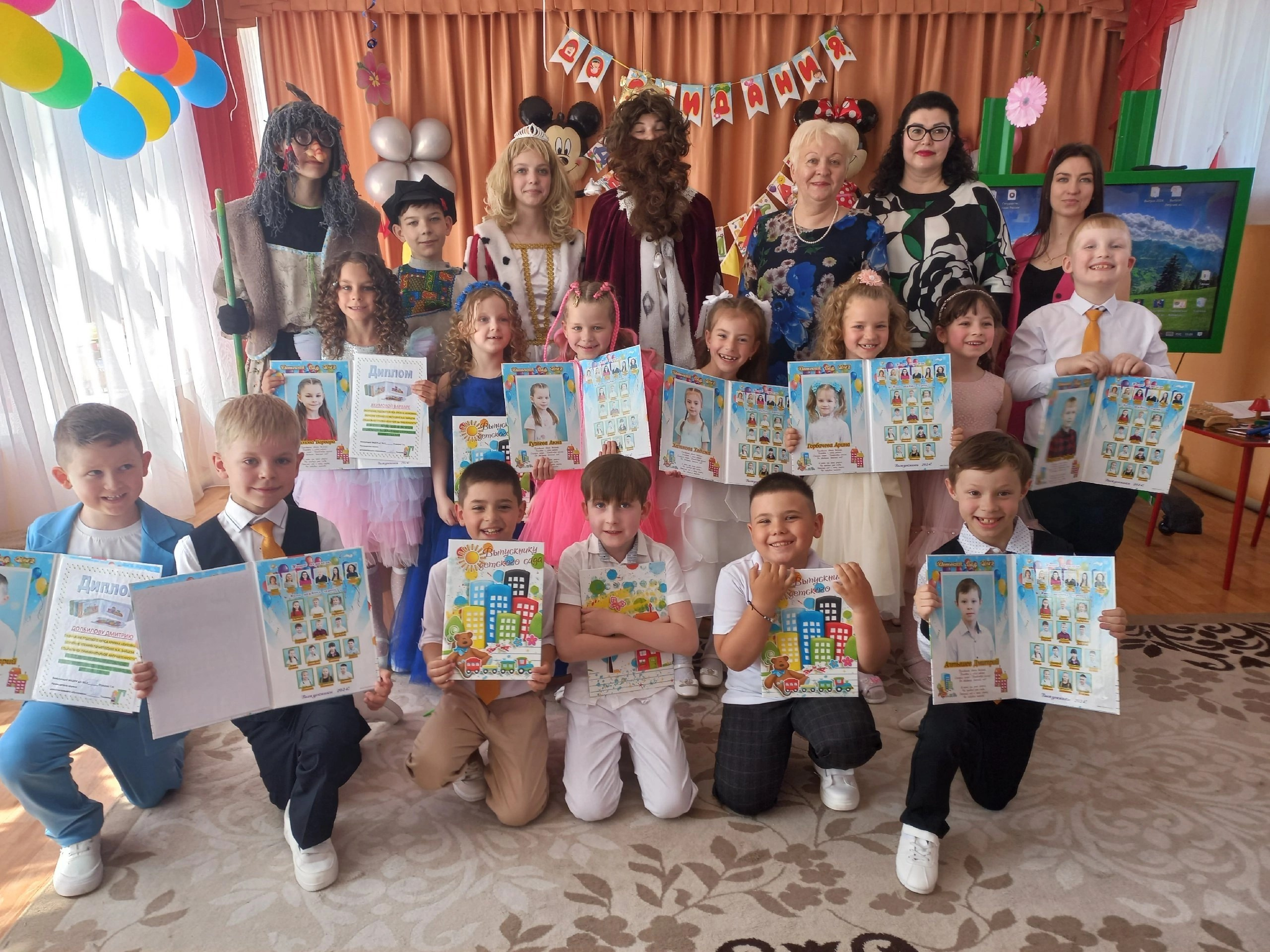 Альбомы 900р «Двойные» (Корочка + внутри портрет крупно и общее фото). Фотограф Алёна Финашова