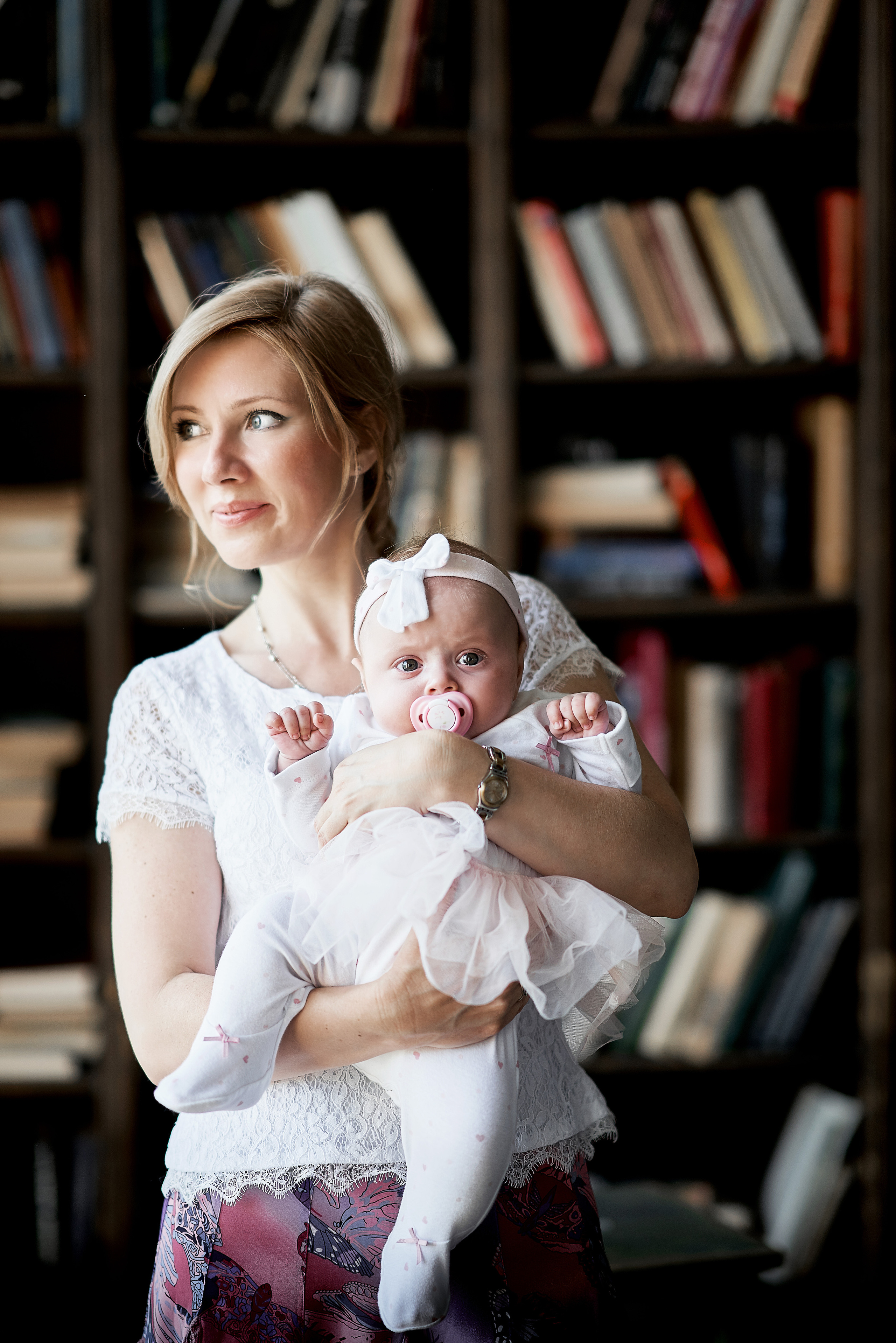 Семейная фотосессия в студии Москвы. Фотограф Евгений Опарин