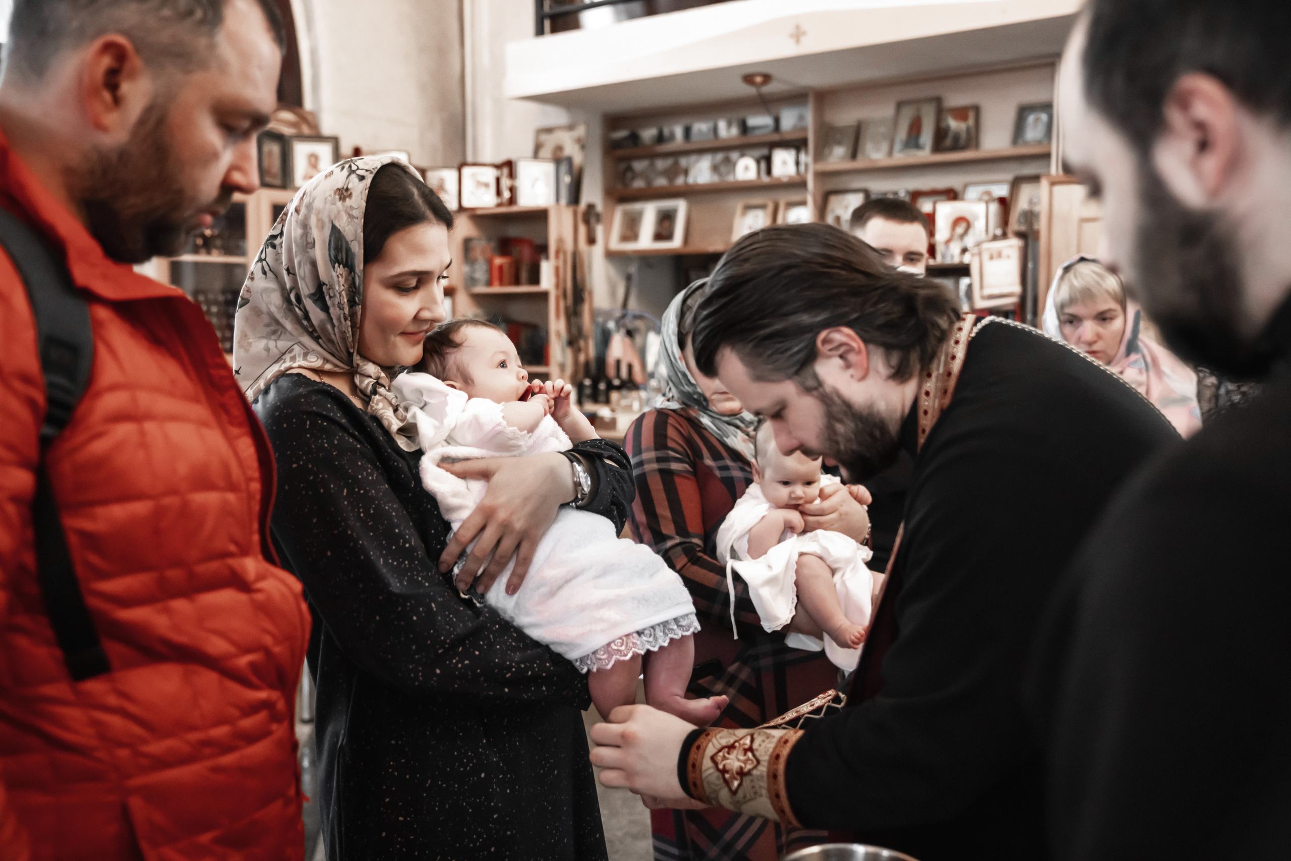 Таинство крещения. Фотограф Евгений Опарин