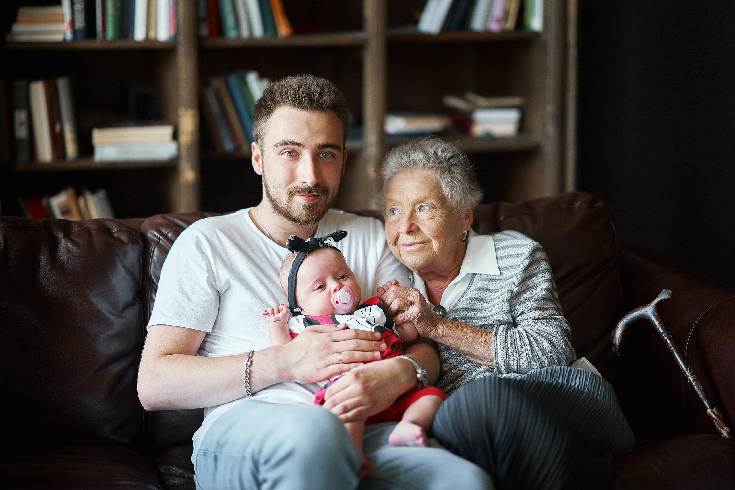 Семейная фотосессия в студии Москвы. Фотограф Евгений Опарин