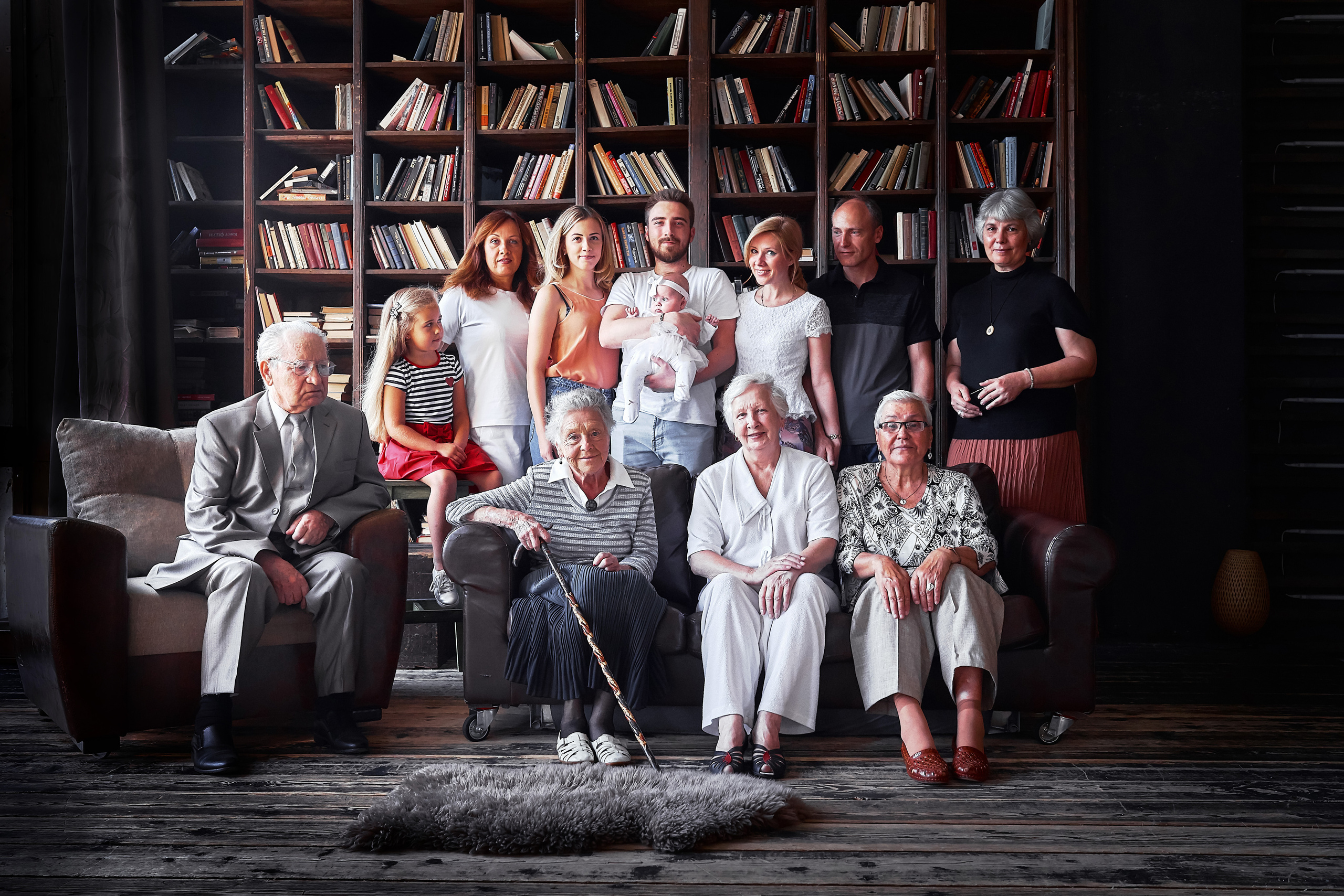 Семейная фотосессия в студии Москвы. Фотограф Евгений Опарин