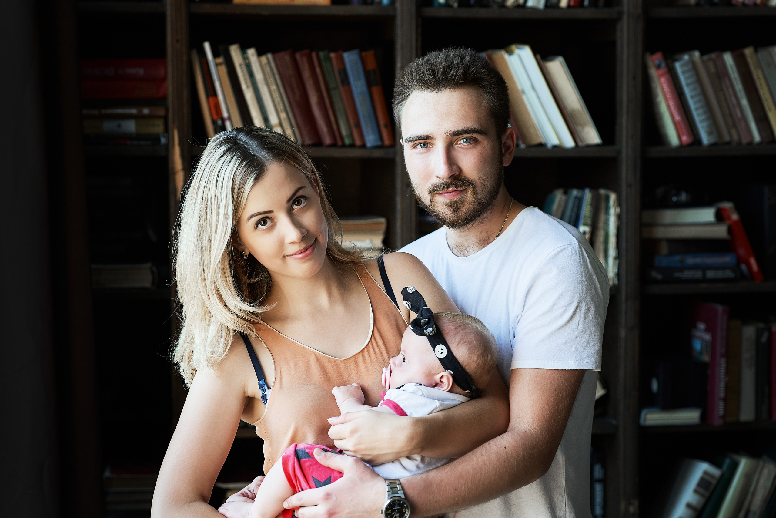 Семейная фотосессия в студии Москвы. Фотограф Евгений Опарин