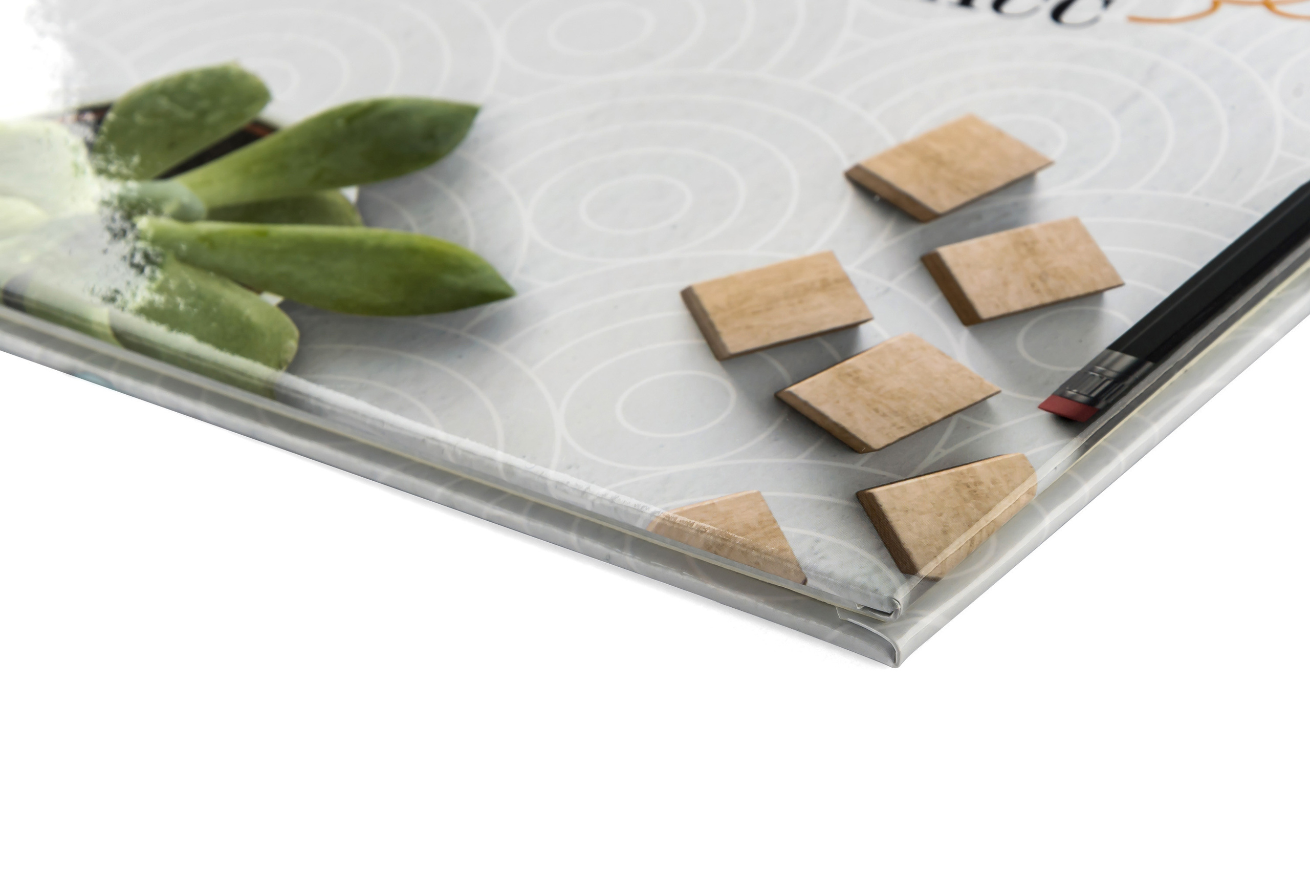 Книга в твердой обложке с журнальными листами