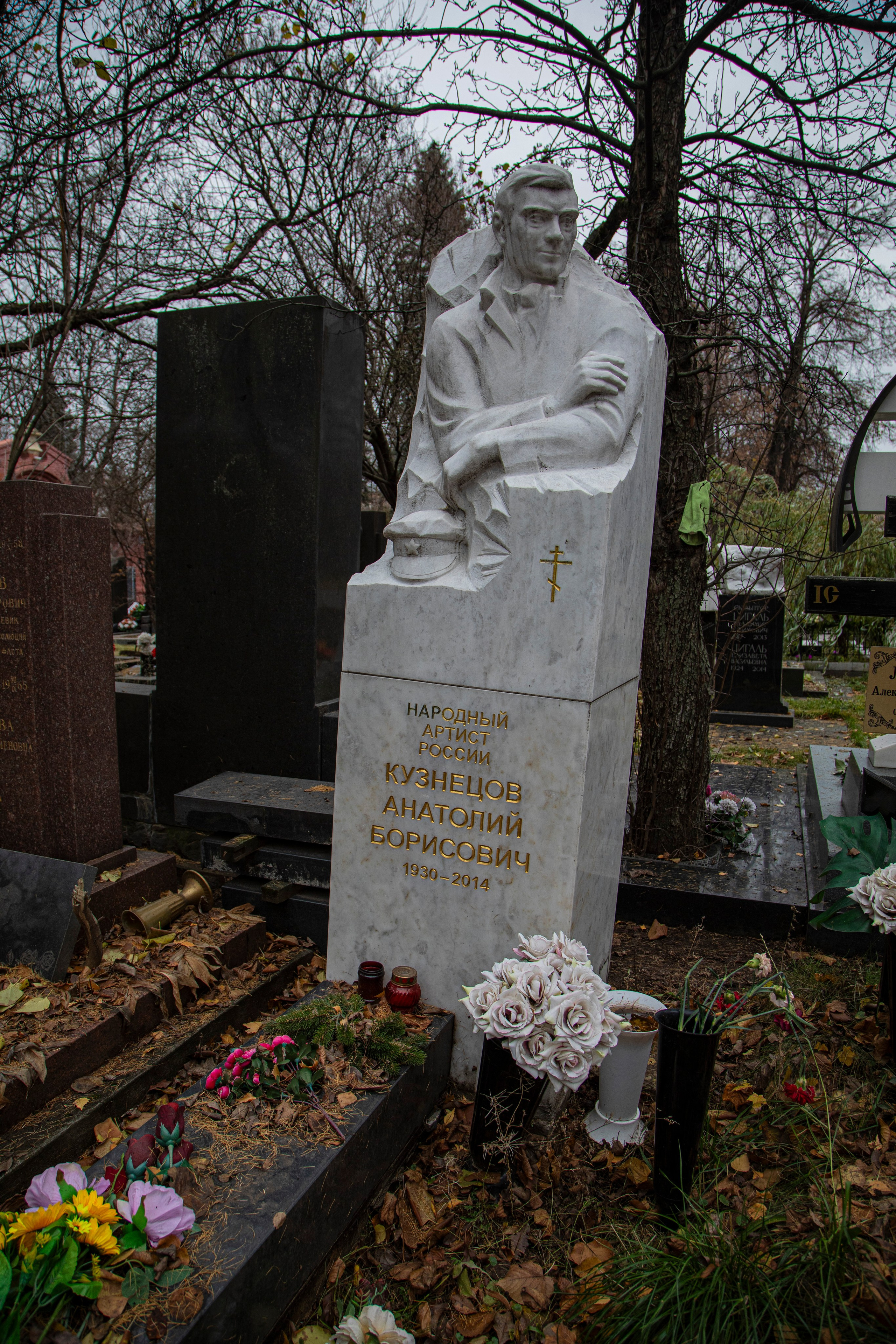 Осенняя прогулка по Новодевичьему кладбищу. Фотограф Сергей Ловкий