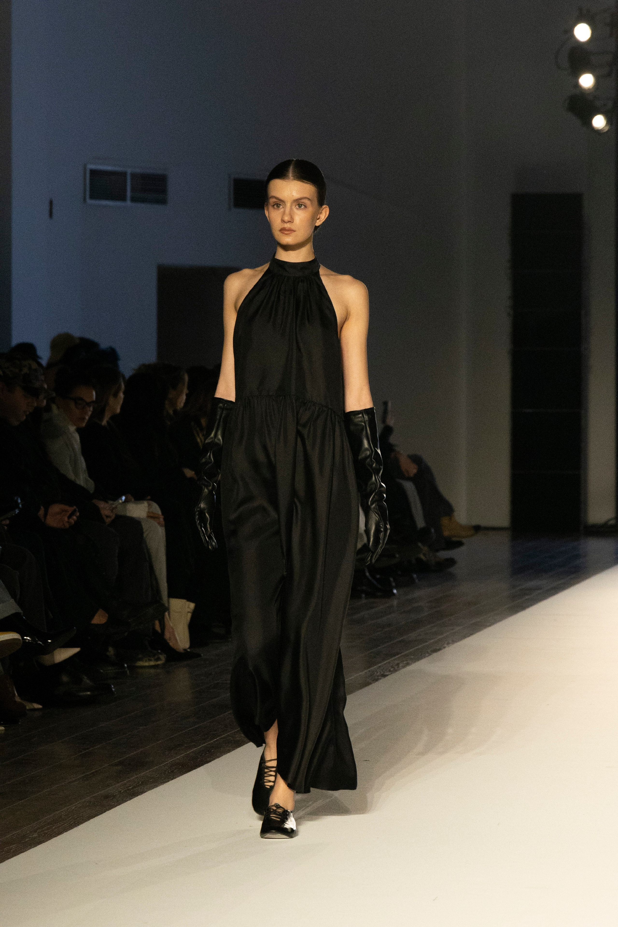 ДЛТ Собака.ru показ победителей конкурса «Новые имена в моде 2025». FOTOFAQ SKOOL г. Санкт-Петербург: очные, дистанционные и онлайн курсы фотографии