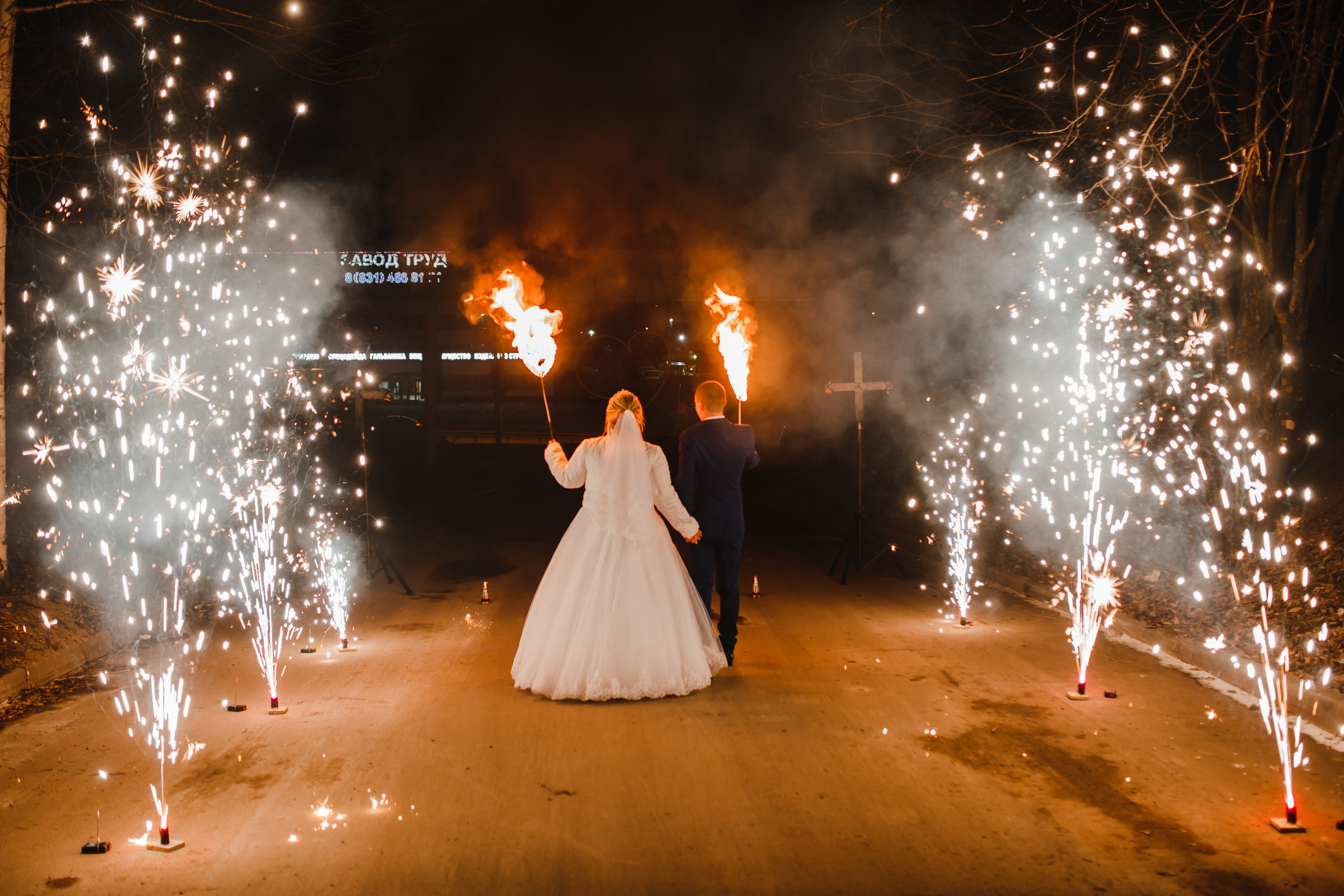 Пиротехническая дорожка. Огненно-пиротехническое шоу, салюты, пиротехника на ваш праздник!
