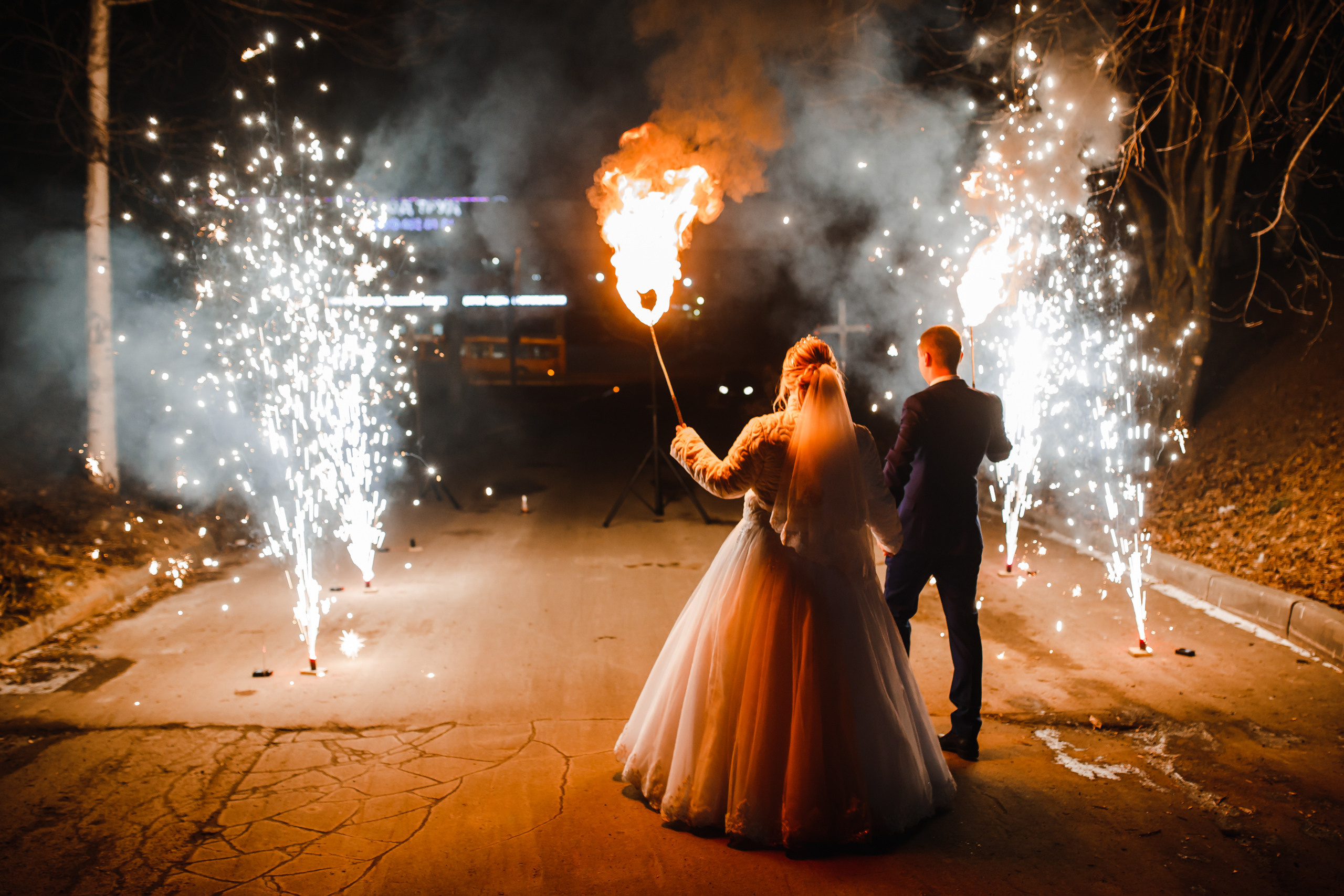 Пиротехническая дорожка. Огненно-пиротехническое шоу, салюты, пиротехника на ваш праздник!