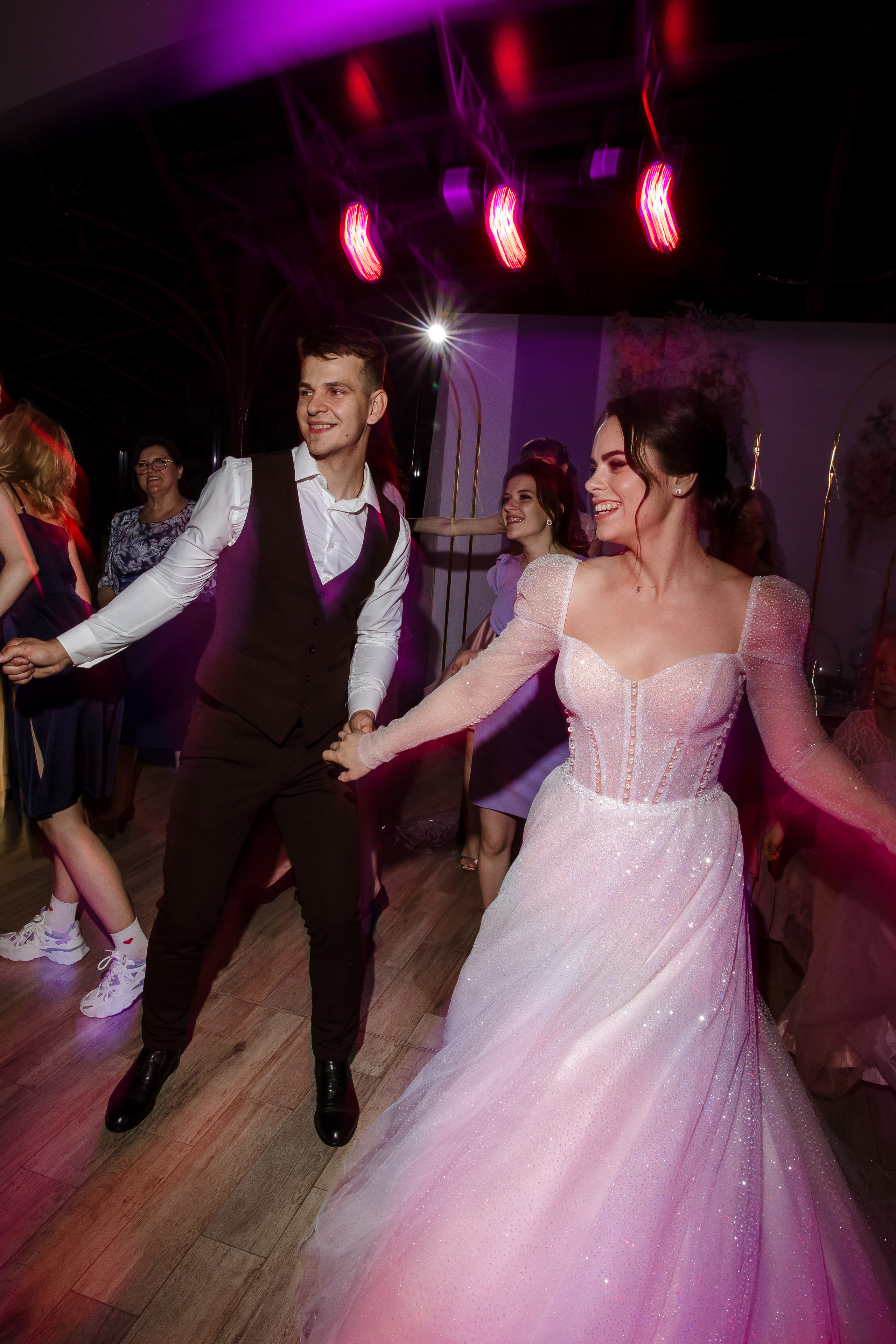 Свадебная фотосессия Даши и Юры в Тольятти. Свадебный и семейный фотограф в Самаре и Тольятти | Елена Топанцева