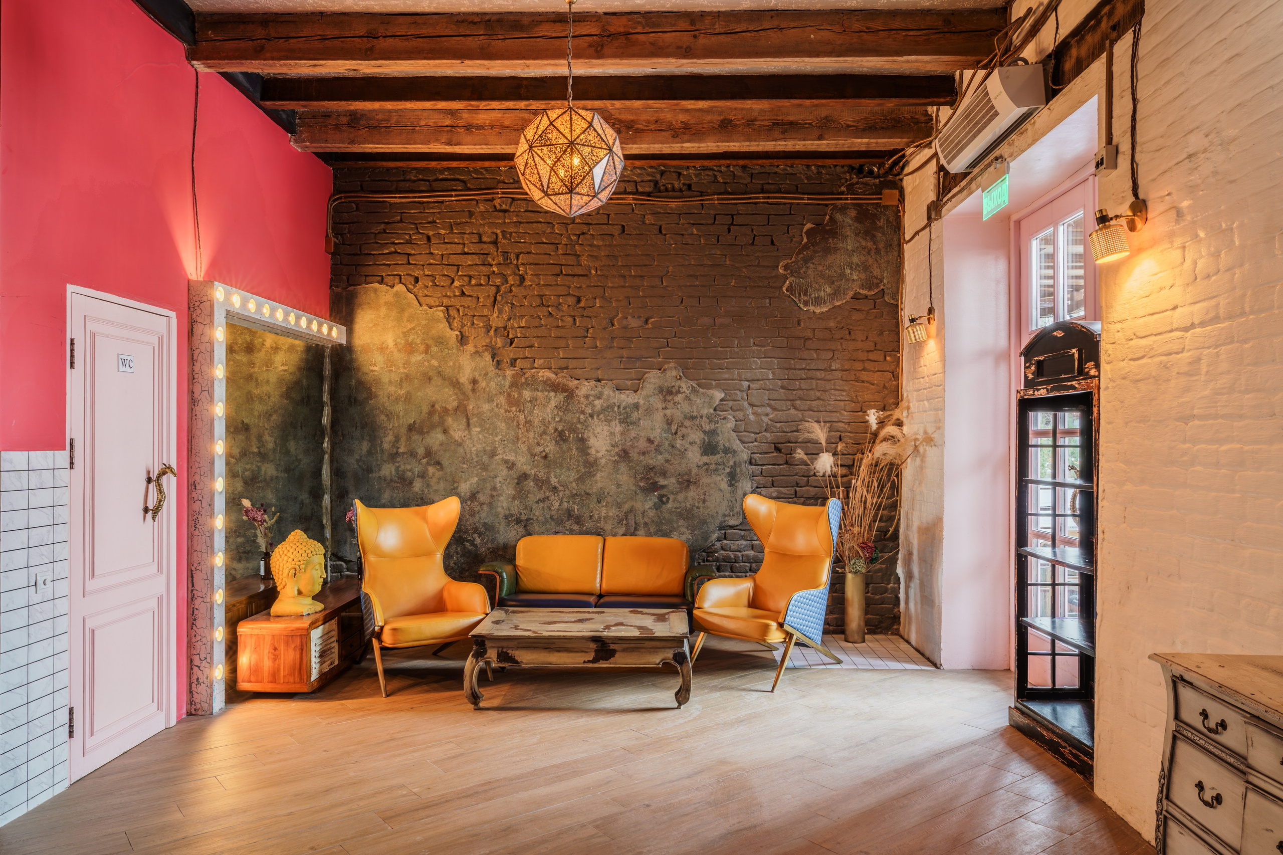 Съемка для каталога «LOFT HALL» | vhaus. VHAUS | Превращаем квадратные метры в капитал. Стратегический визуальный маркетинг для премиум-недвижимости