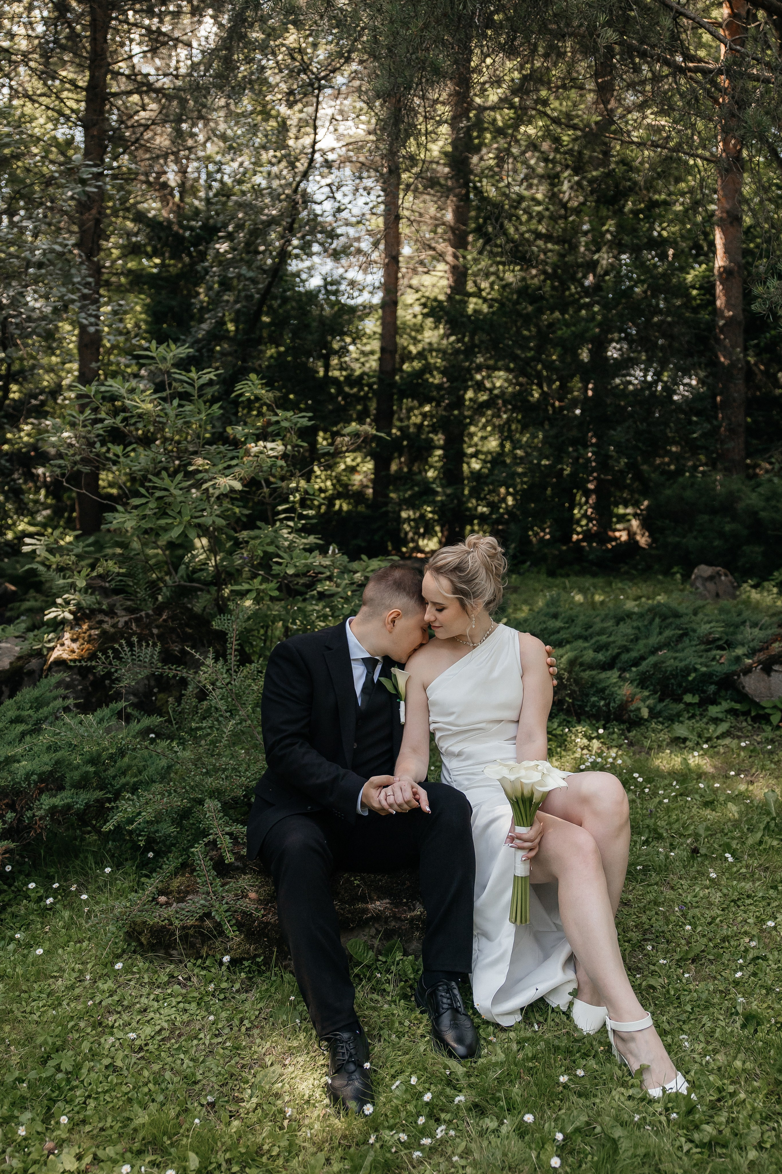 Свадебная фотосессия в Ботаническом саду имени Цицина. Свадебный фотограф в Москве Дарья Олендарёва