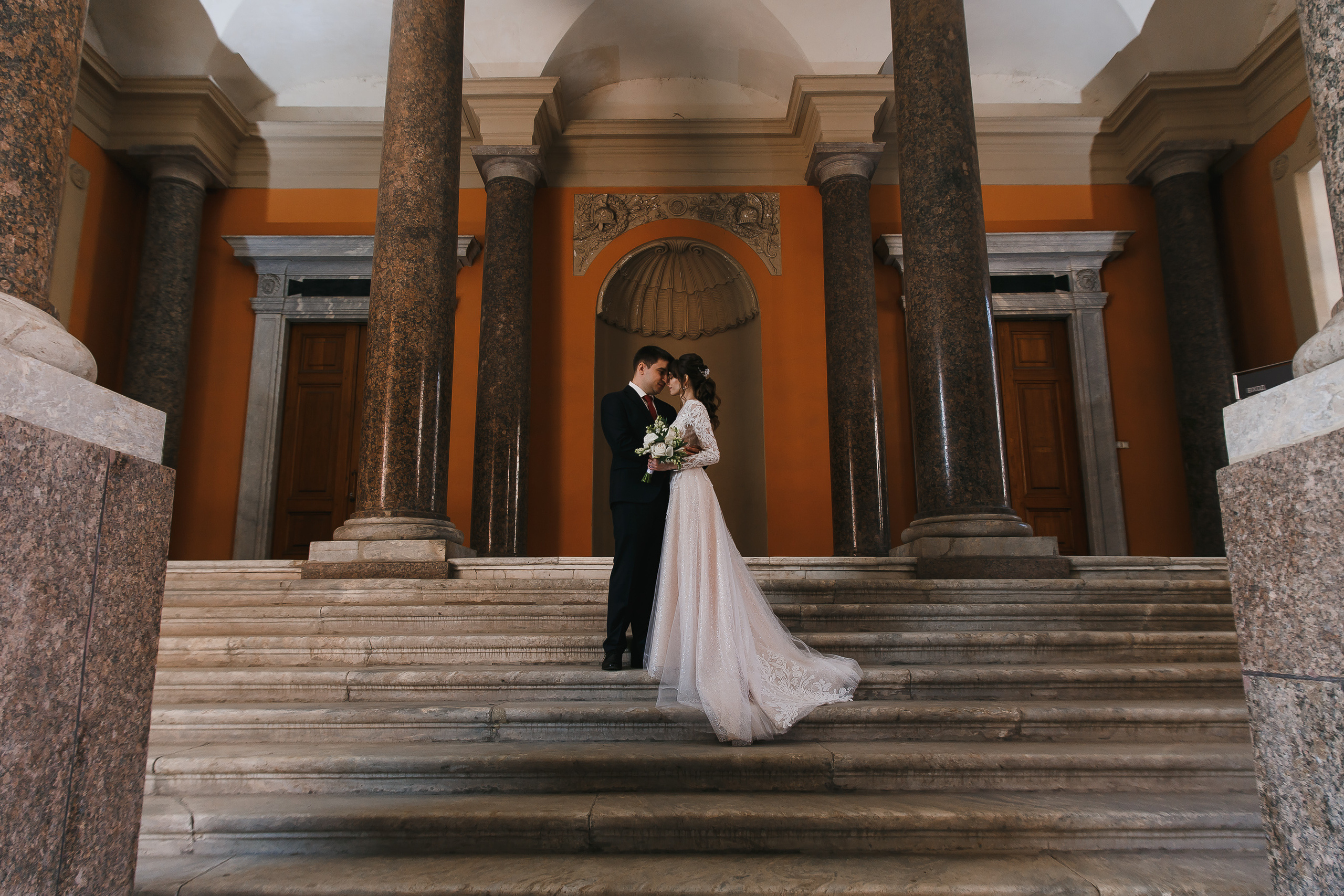 Свадебная фотосессия в Петроградском ЗАГСе