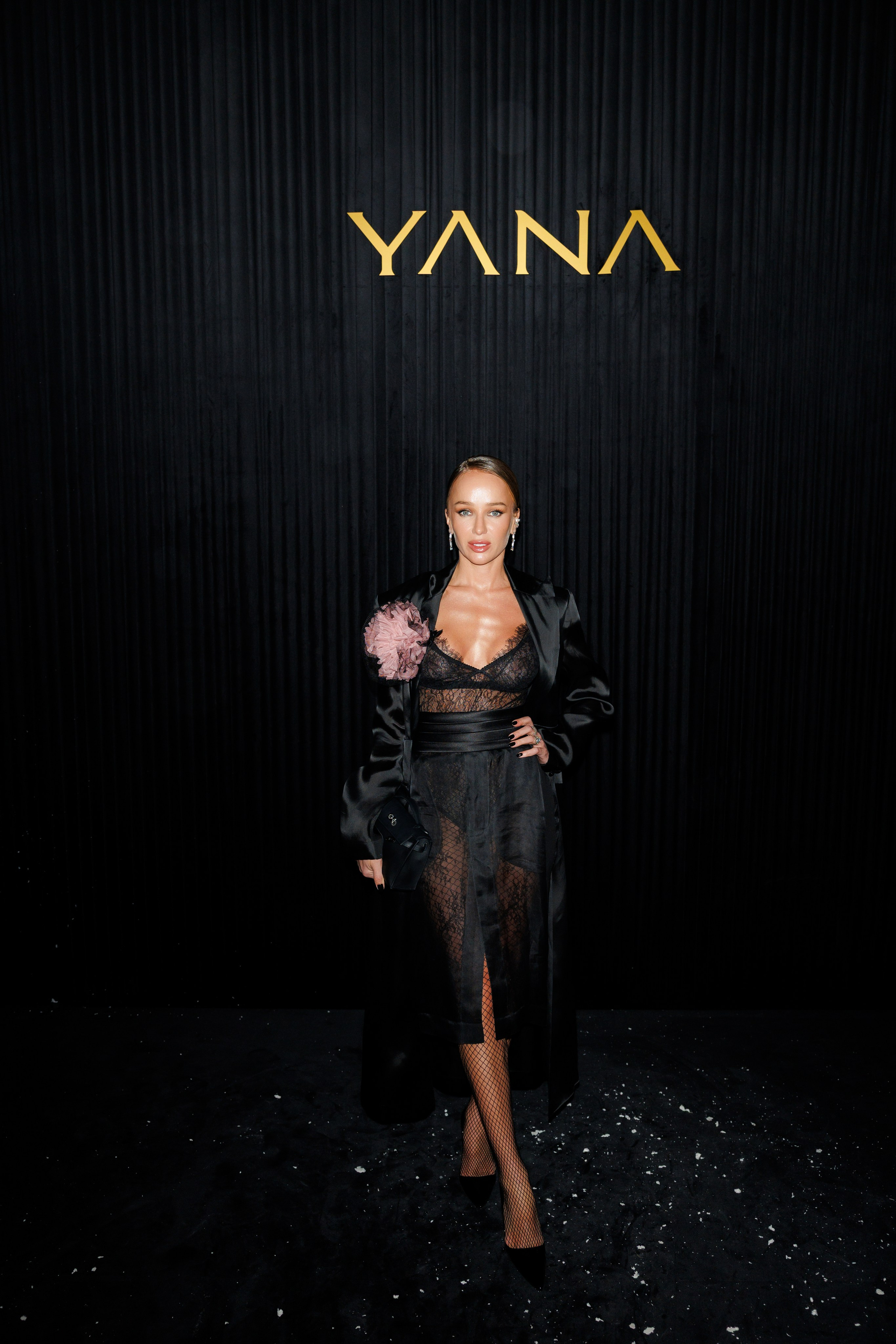 «Снежный Бал» Яны Раскаваловой. «Птичка на проводе»: информационный портал в Москве