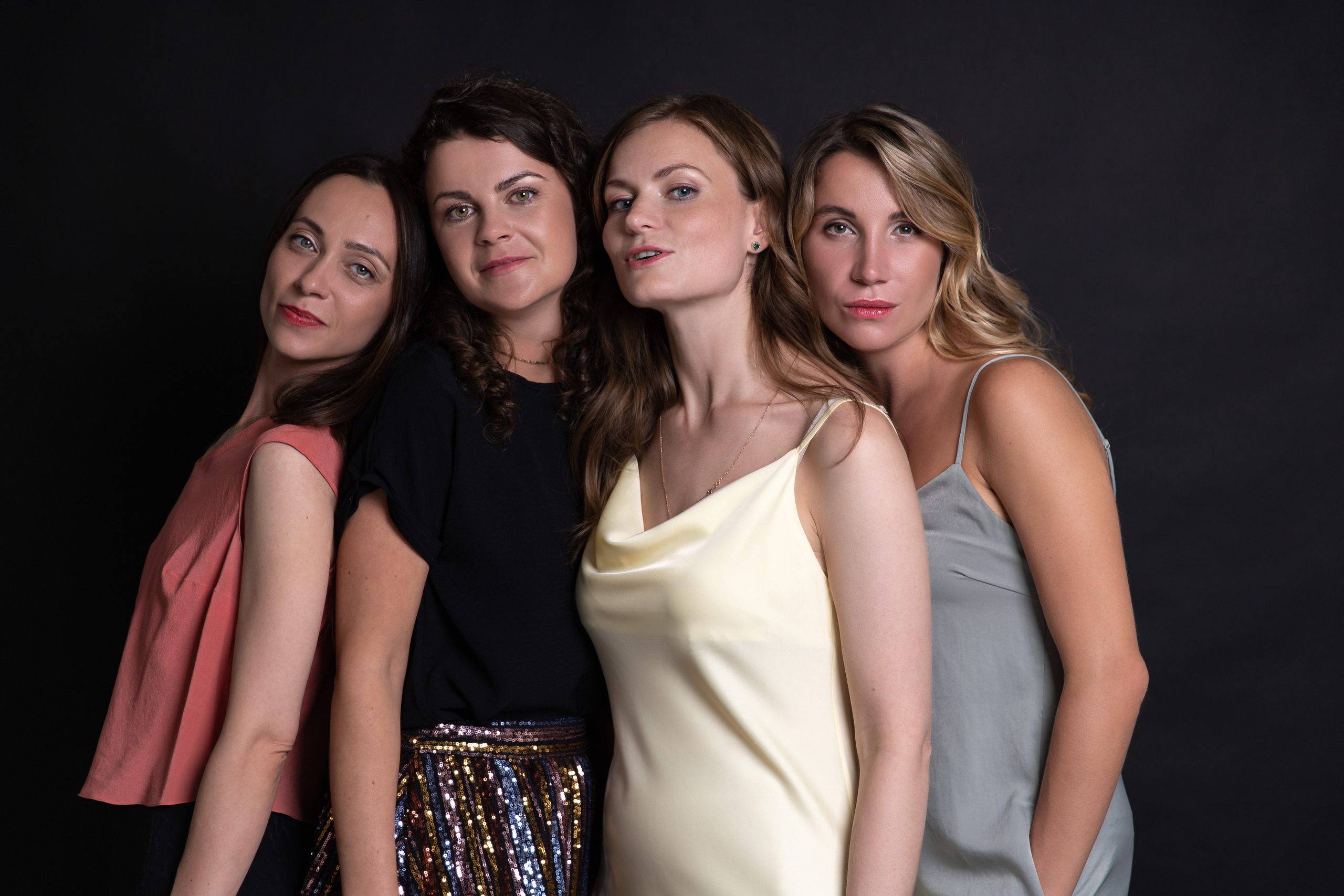 Friends. Фотосессия друзей. ФОТОГРАФ РАДОСТИ Фотосессия в студии СПб. Портретный фотограф — Юрий Торлопов